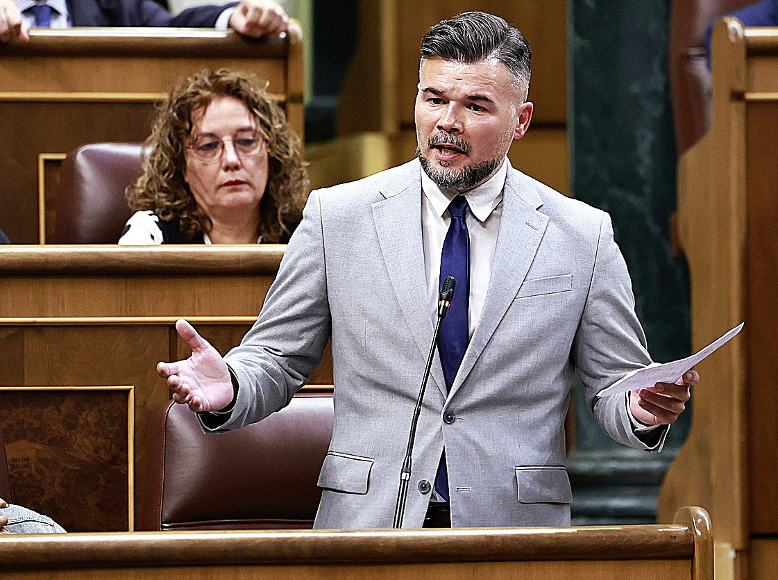 "Señor presidente, ¿cómo va a seguir gobernando?": la pregunta que une a Feijóo y Rufián marca el final en el Congreso