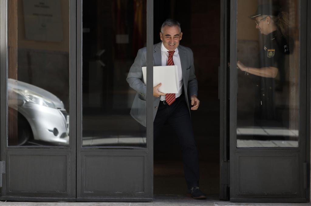El Gobierno valenciano extiende al profesorado de la concertada la subida salarial en tres fases de 200 euros