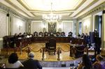 Revés en el Supremo a la 'ley de nietos' del Gobierno: la Justicia paraliza su inscripción en el censo electoral