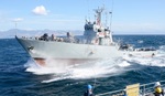 Un patrullero español vigila a un buque ruso que navegaba por el estrecho de Gibraltar