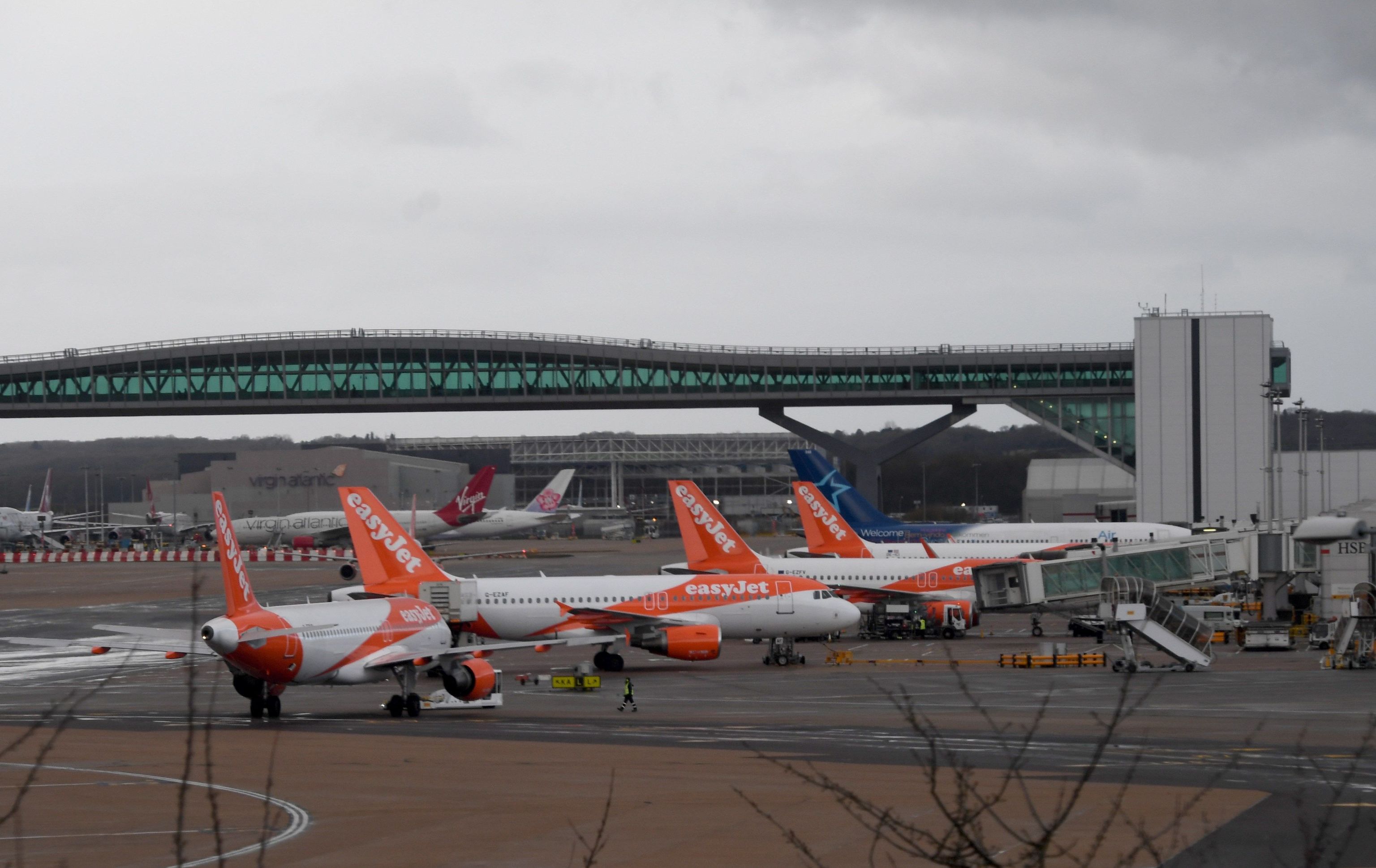 Un fallo técnico en el control de tráfico aéreo provoca más de 400 vuelos cancelados en Reino Unido