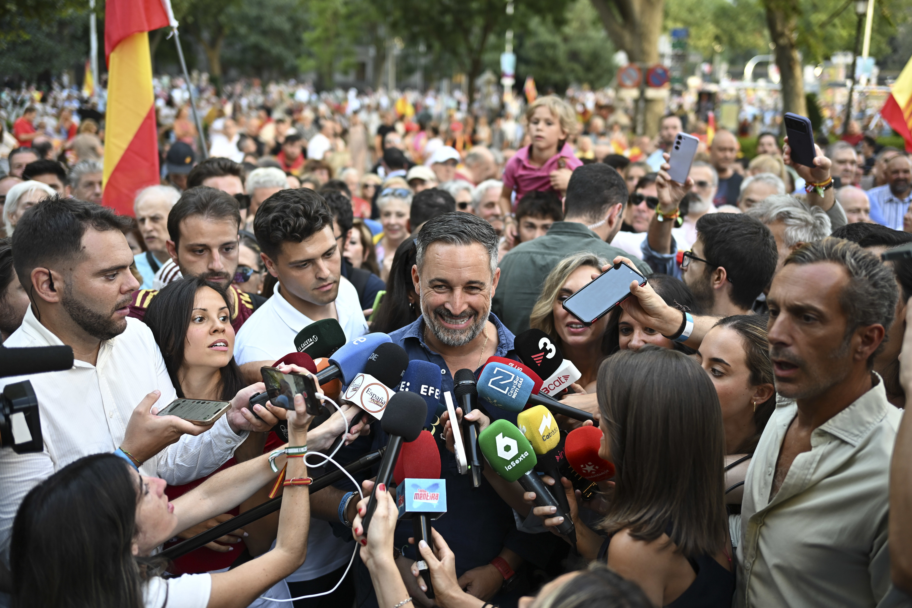"¡Vete a Ceuta!", le gritan a Merz: la frase que resume quién gana más políticamente con la crisis