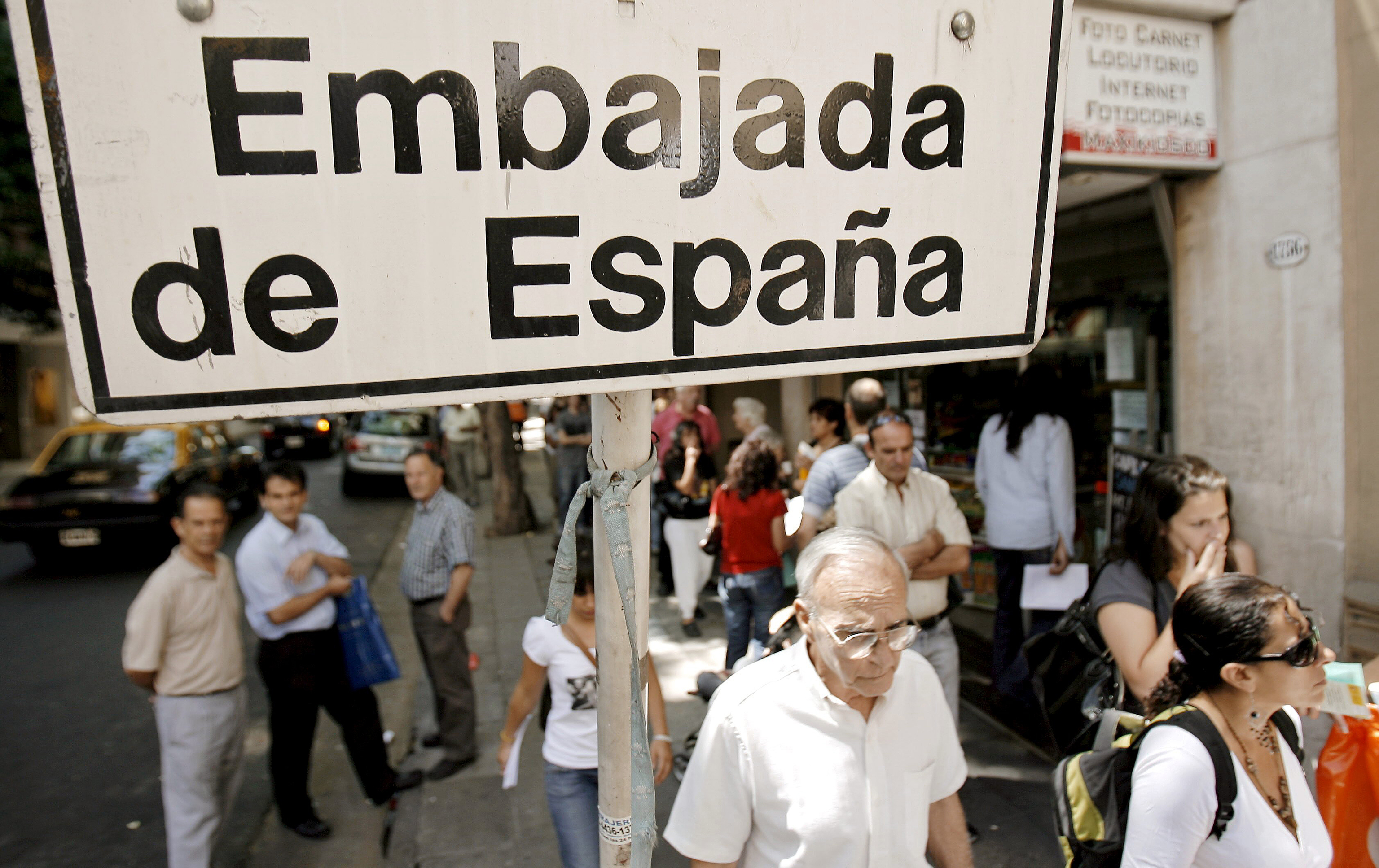 El Consejo General de la Ciudadanía Española en el Exterior pedirá al Defensor del Pueblo examinar "de forma urgente" la suspensión del voto para la 'ley de nietos'