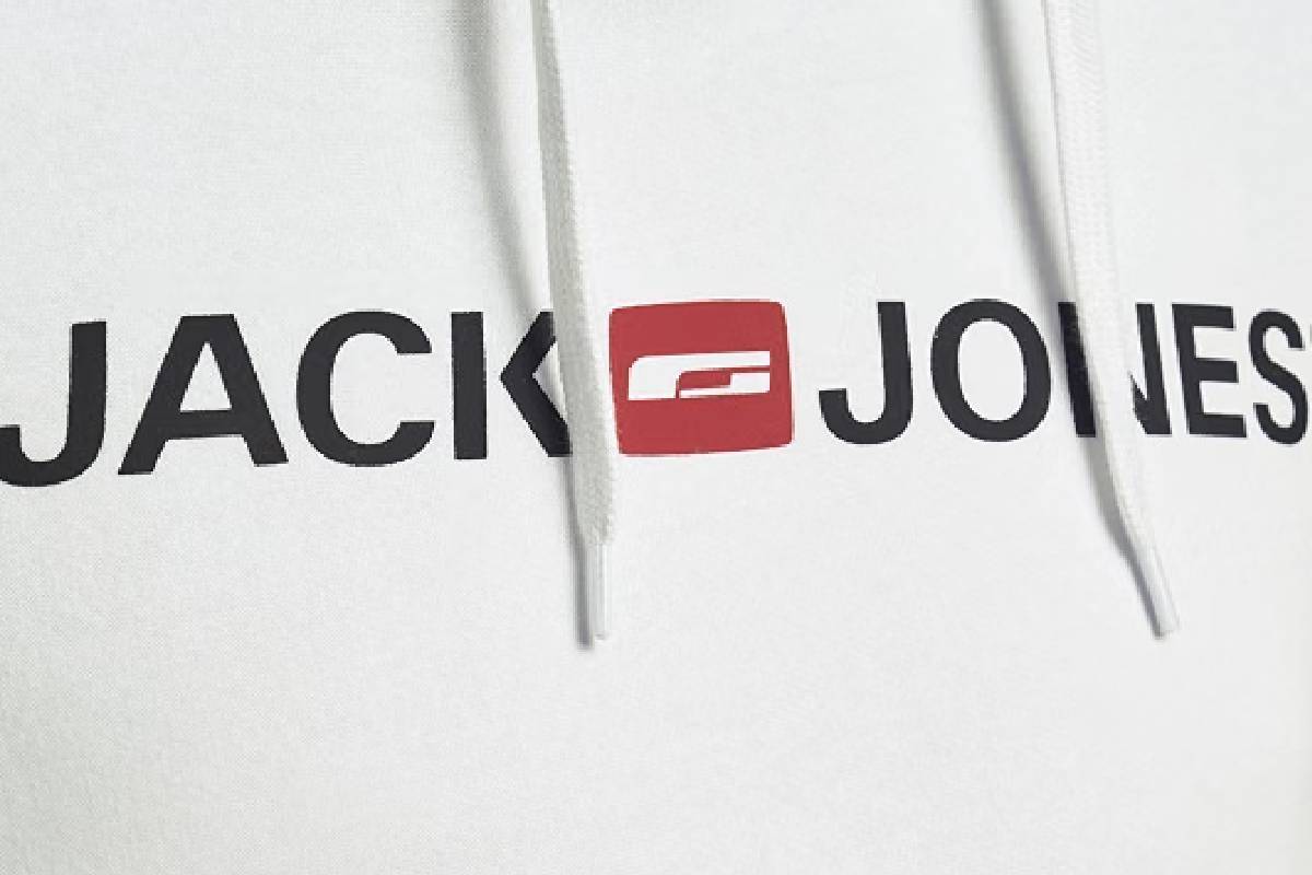 Los mejores chollos de Amazon: una sudadera Jack & Jones top ventas por 19 euros, descuentazos en Adidas, una videoconsola con miles de juegos por 49 euros...