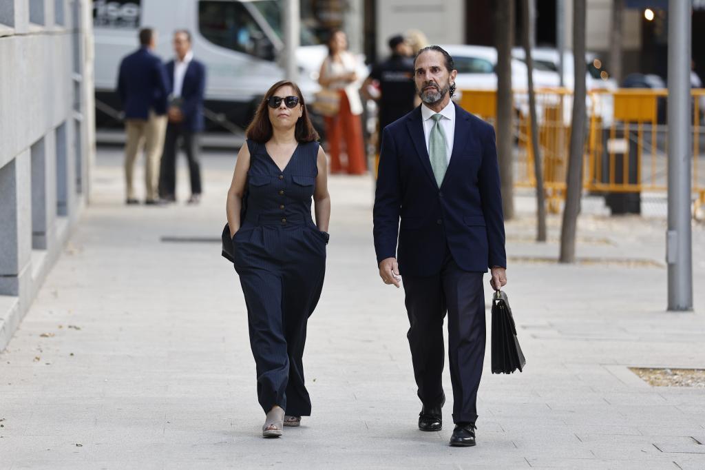 La gerente del PSOE atribuye a Cerdán la responsabilidad de los pagos a la 'fontanera' Leire Díez y los abogados imputados