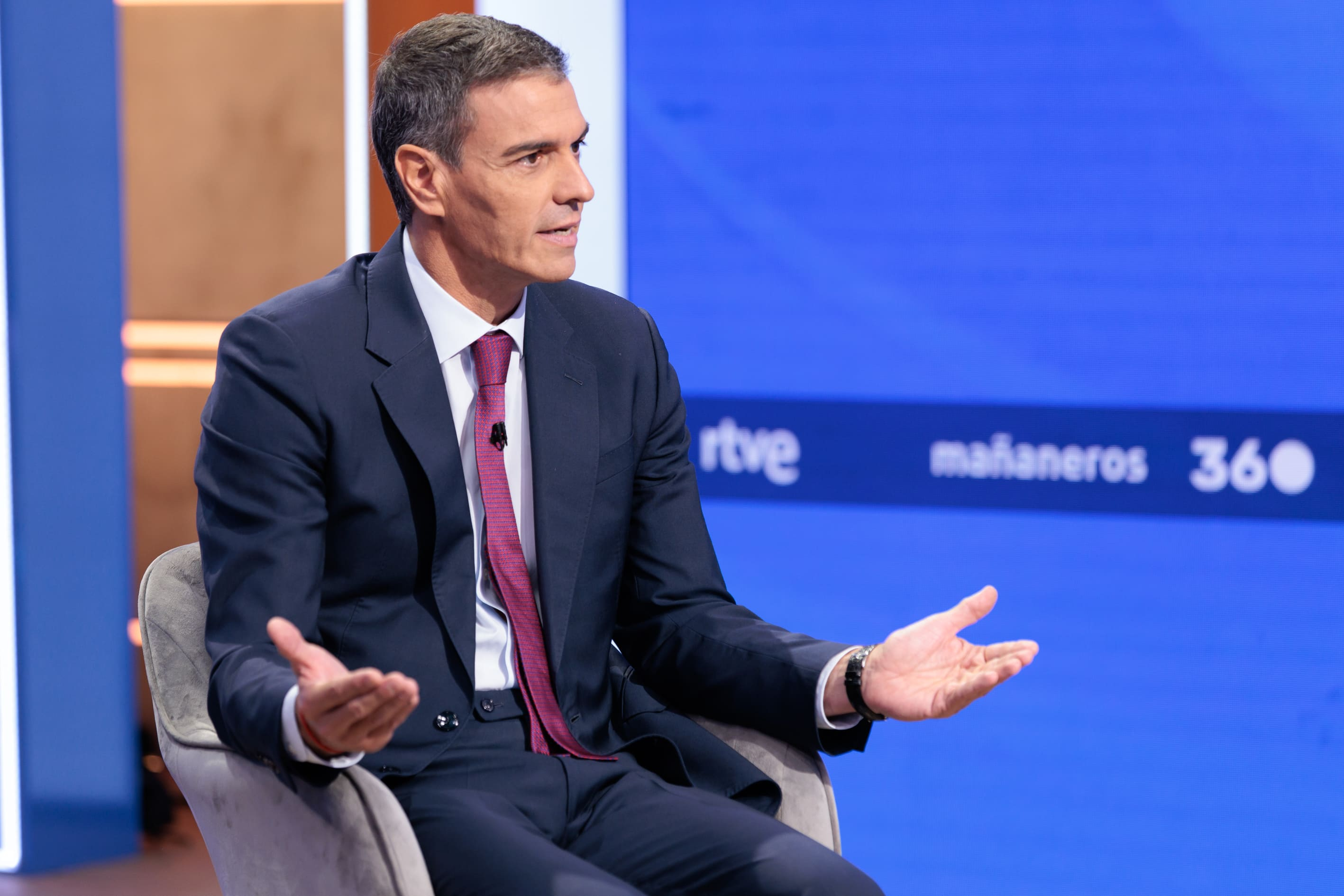Sánchez dice que contará con Zapatero en la campaña de las generales y trata de zanjar debates sucesorios en el PSOE: "Quiero ser el candidato"