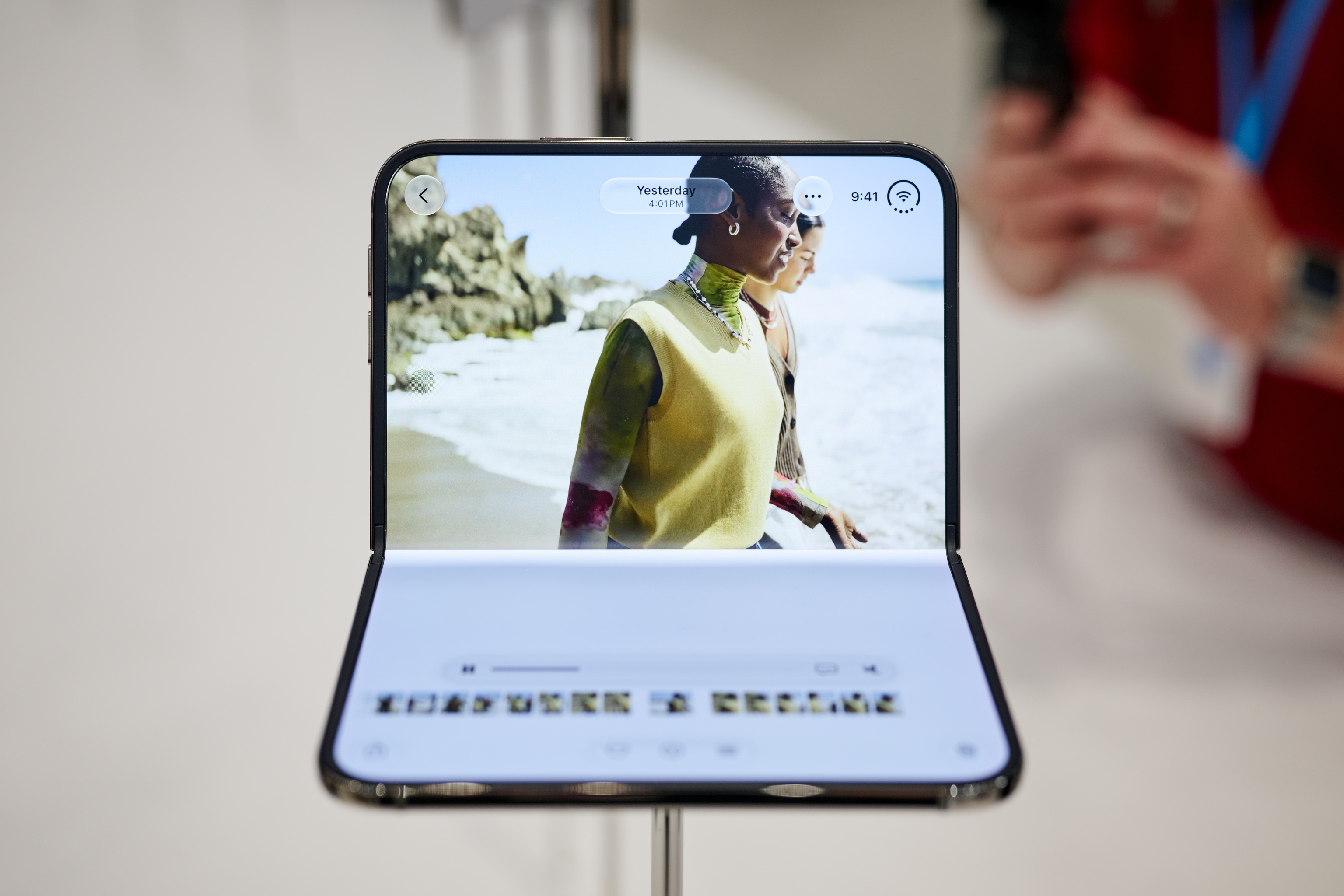 Probamos el iPhone Duo: ¿sustituirá a los iPhone normales? ¿y por qué cuesta 2.369 euros?