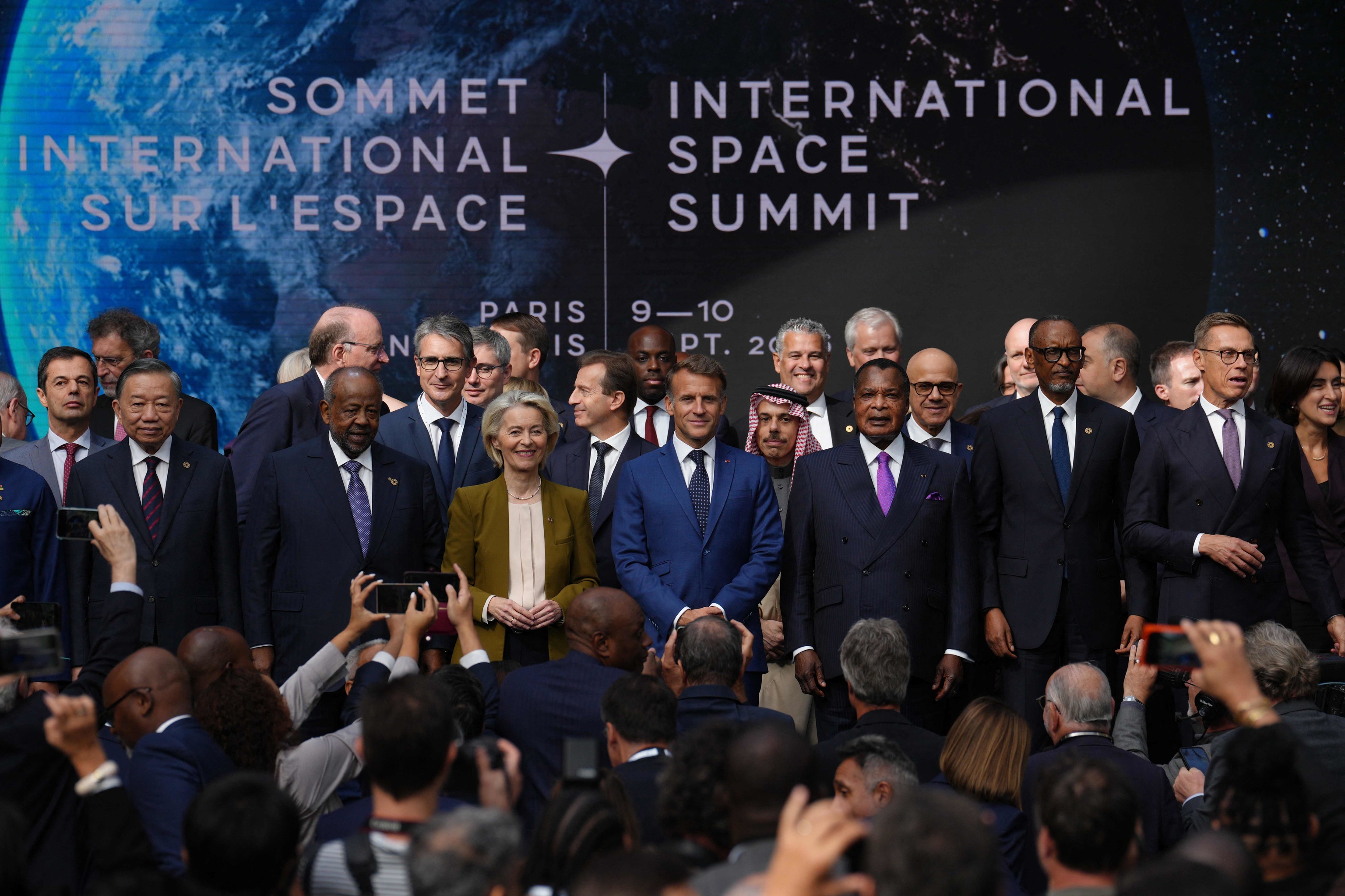 Von der Leyen: "Nuestra seguridad depende de la seguridad en el espacio"