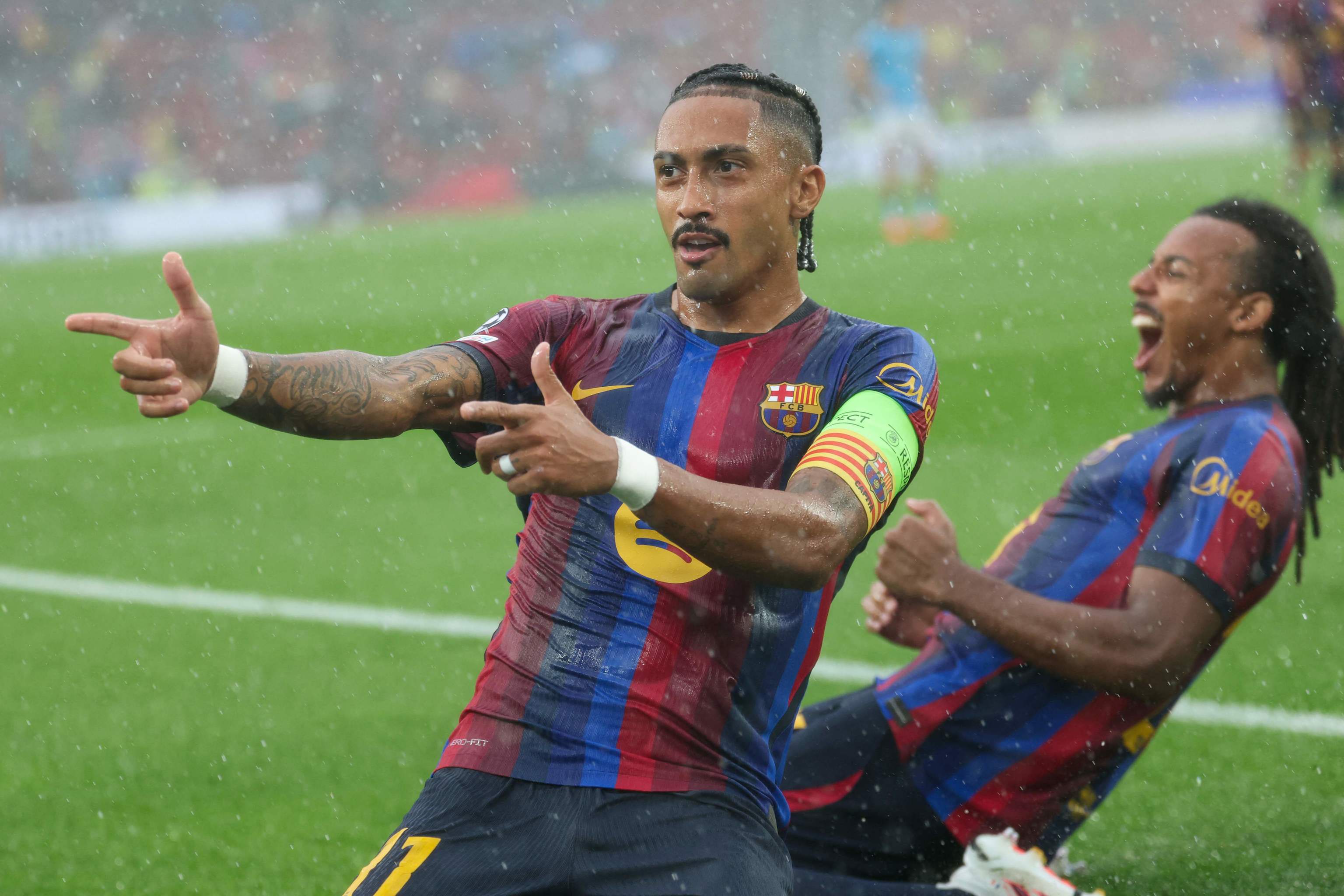 El Barça se 'olvida' de su problema con el límite salarial pero el Real Madrid apabulla y marca el récord