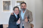 Vox se cita con el autor de la 'curva de Laffer' y concede protagonismo a su política económica con la "desregulación" como eje