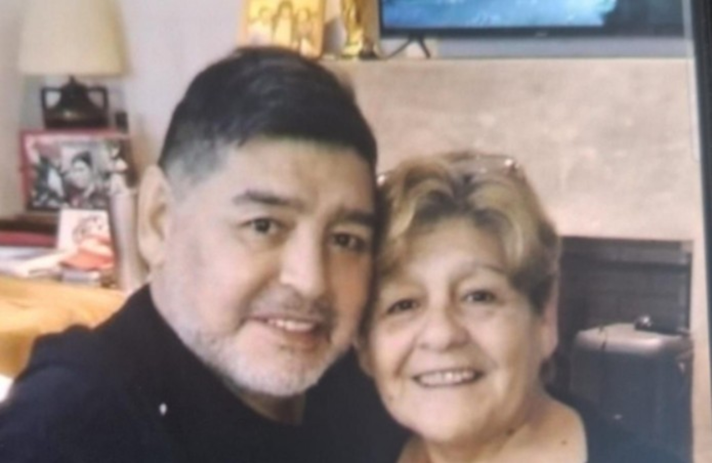 La hermana de Maradona: "La última Navidad nos regaló la casa, quizá tuvo un presentimiento. Antes de morir dormimos juntos"