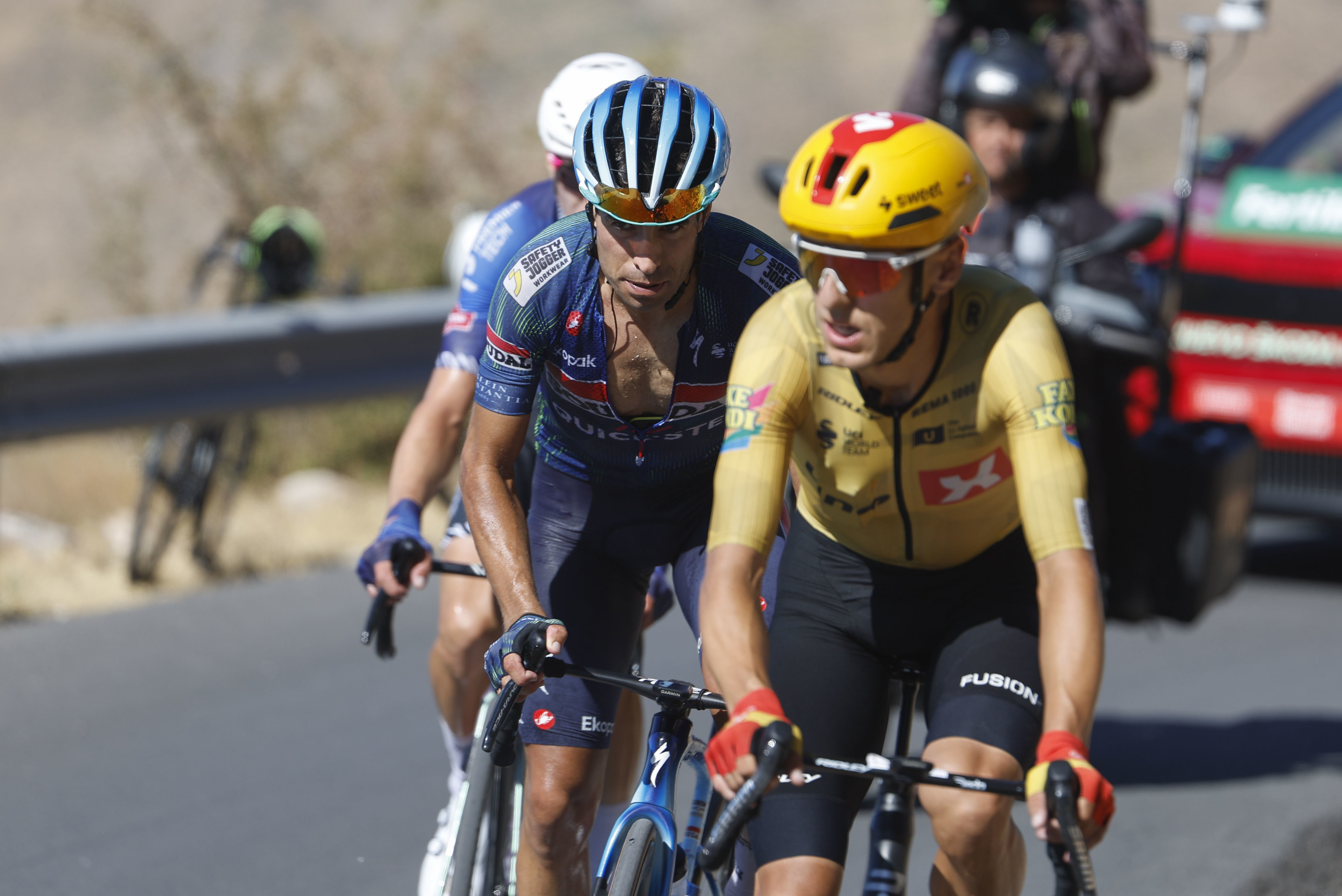 Festival español en la Vuelta: Mas se corona y Landa gana la etapa reina