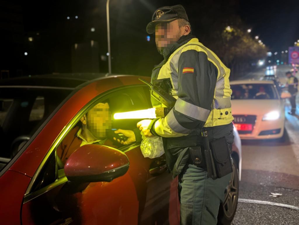 Un conductor cuadruplica el máximo de alcohol para conducir y dice a la Policía que fue por el gazpacho