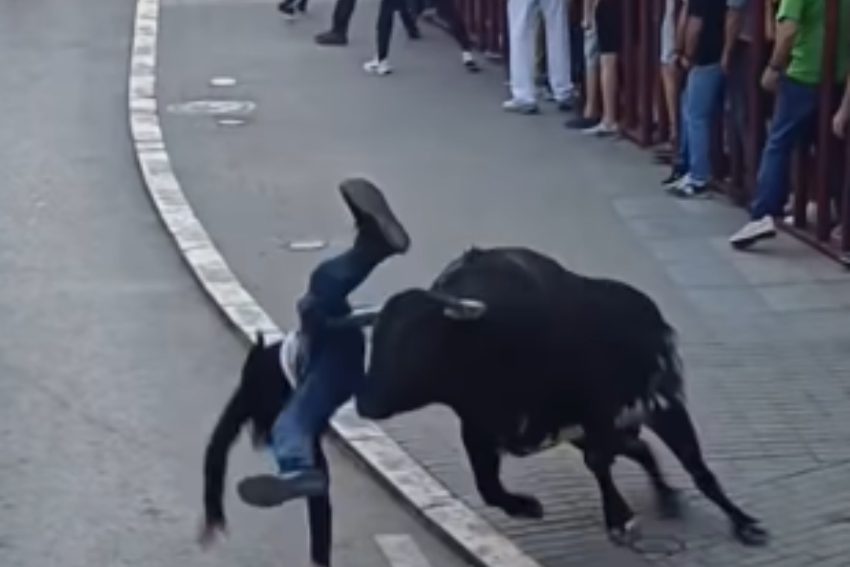 Un corredor resulta herido de gravedad por asta de toro en las fiestas de Arganda del Rey