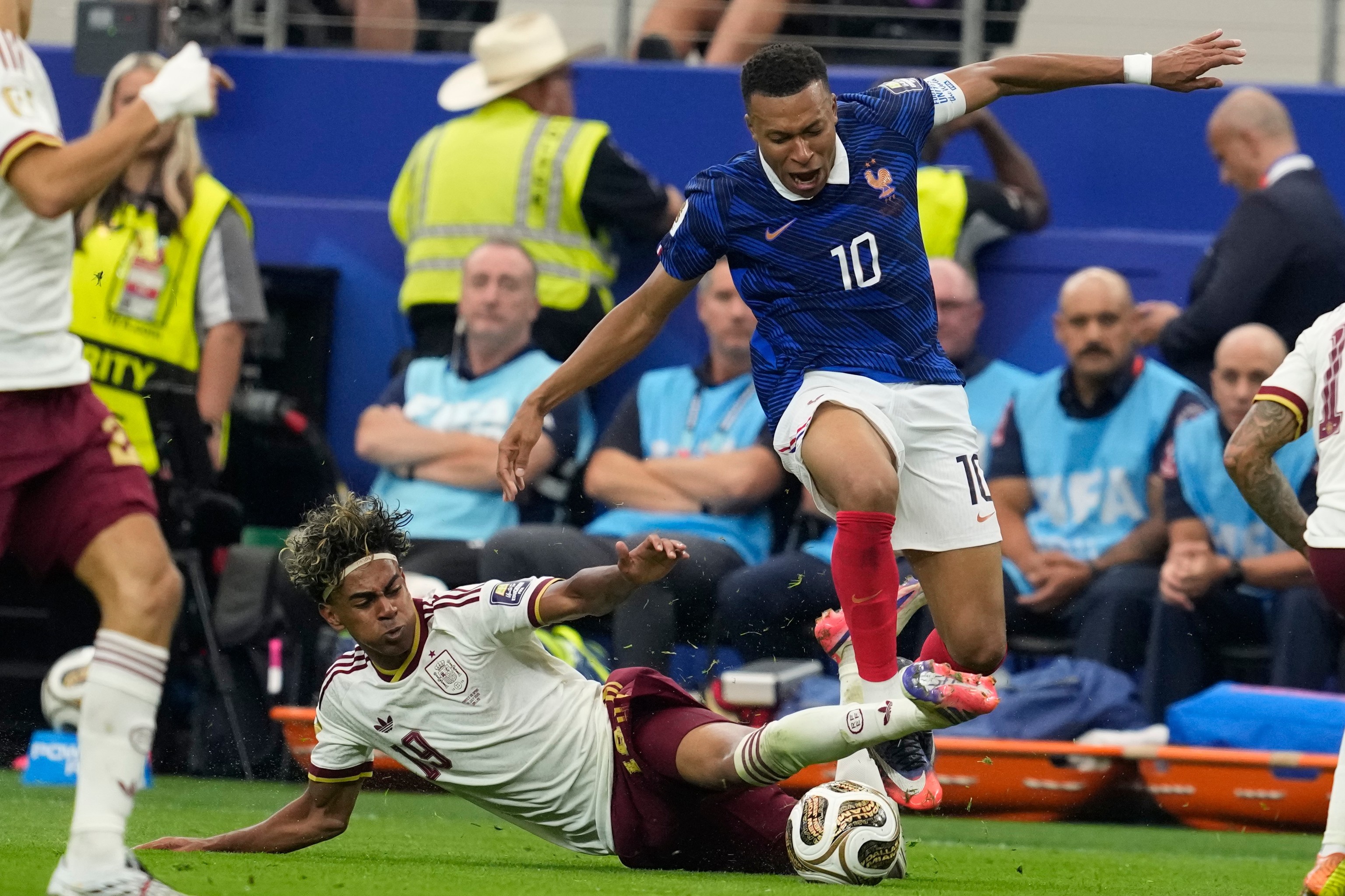Mbappé y Lamine Yamal, dos señores mendigando un Balón de Oro que no es suyo