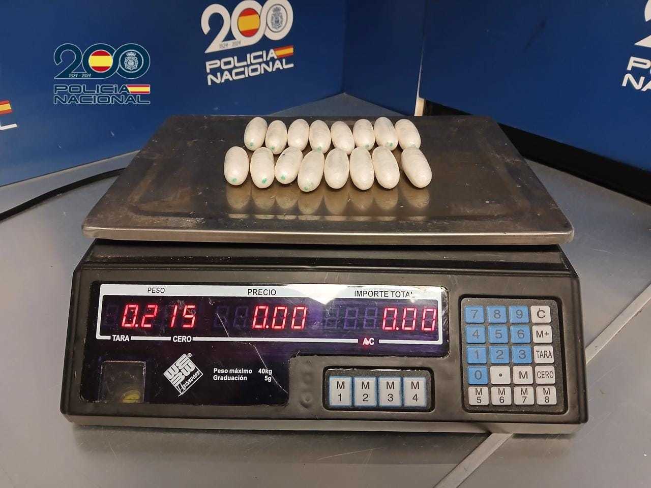 Detenida en Barajas una mujer embarazada que transportaba 69 bultos con cocaína en el interior de su cuerpo