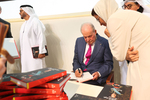 El Rey Juan Carlos I presenta en Abu Dabi la traducción al árabe de sus memorias