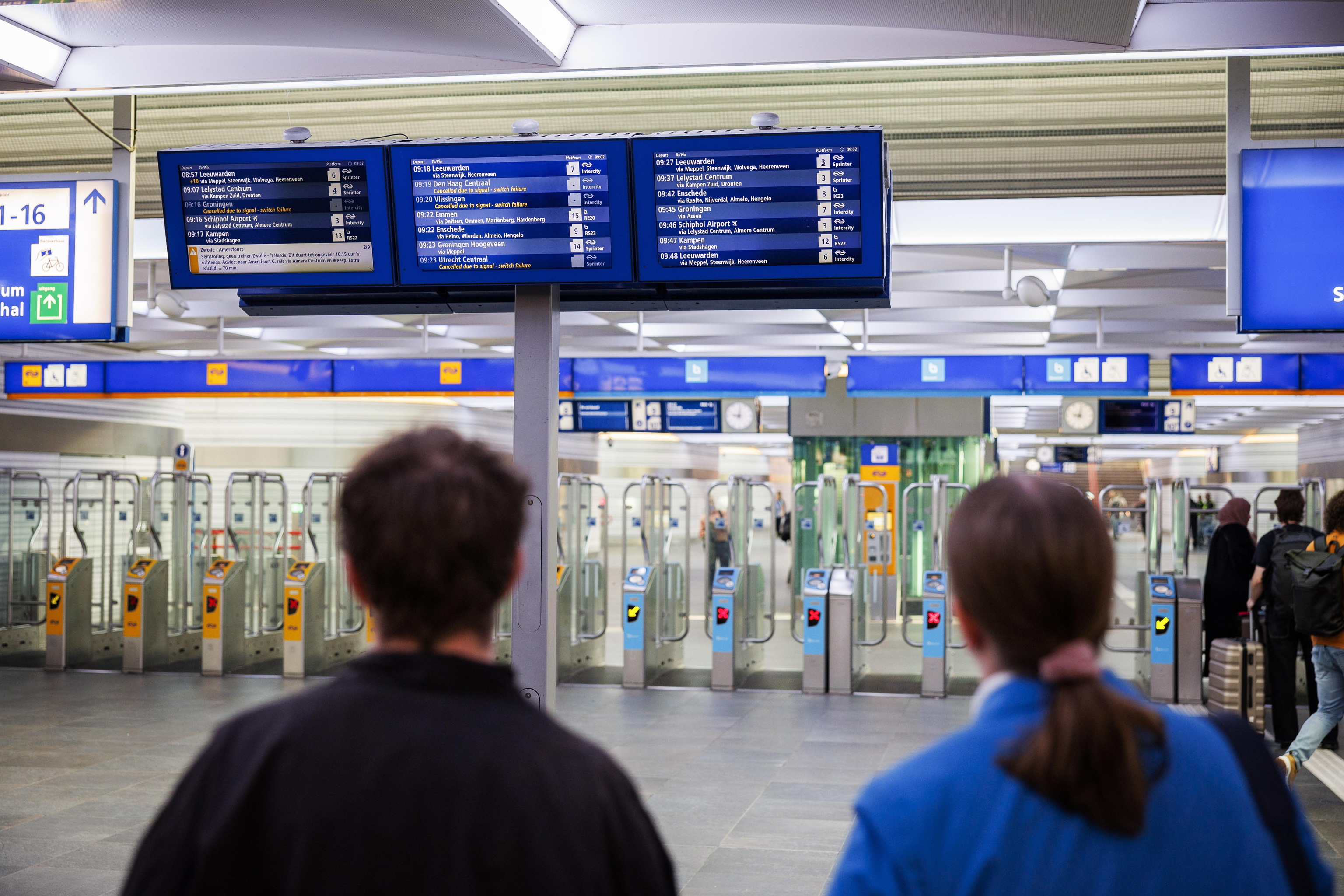 Un presunto sabotaje con "materiales colocados deliberadamente en las vías" paraliza numerosos trenes en Países Bajos en plena hora punta
