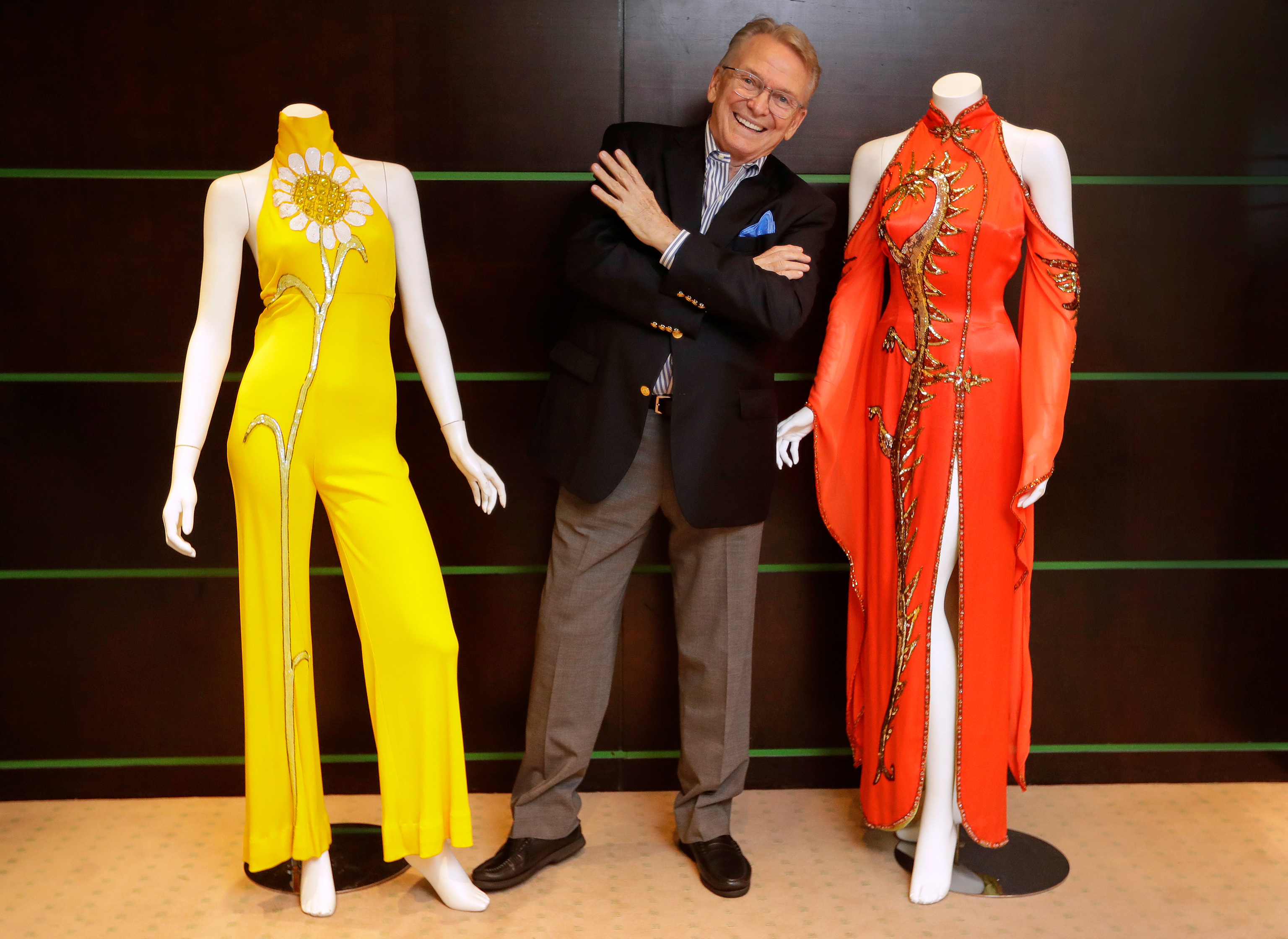 Muere el diseñador Bob Mackie, que engalanó con lentejuelas a Cher o Diana Ross
