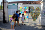 Todas las escuelas infantiles deberán tener un aseo por aula, zonas diferenciadas de descanso y un patio de juegos de un mínimo de 75 metros cuadrados