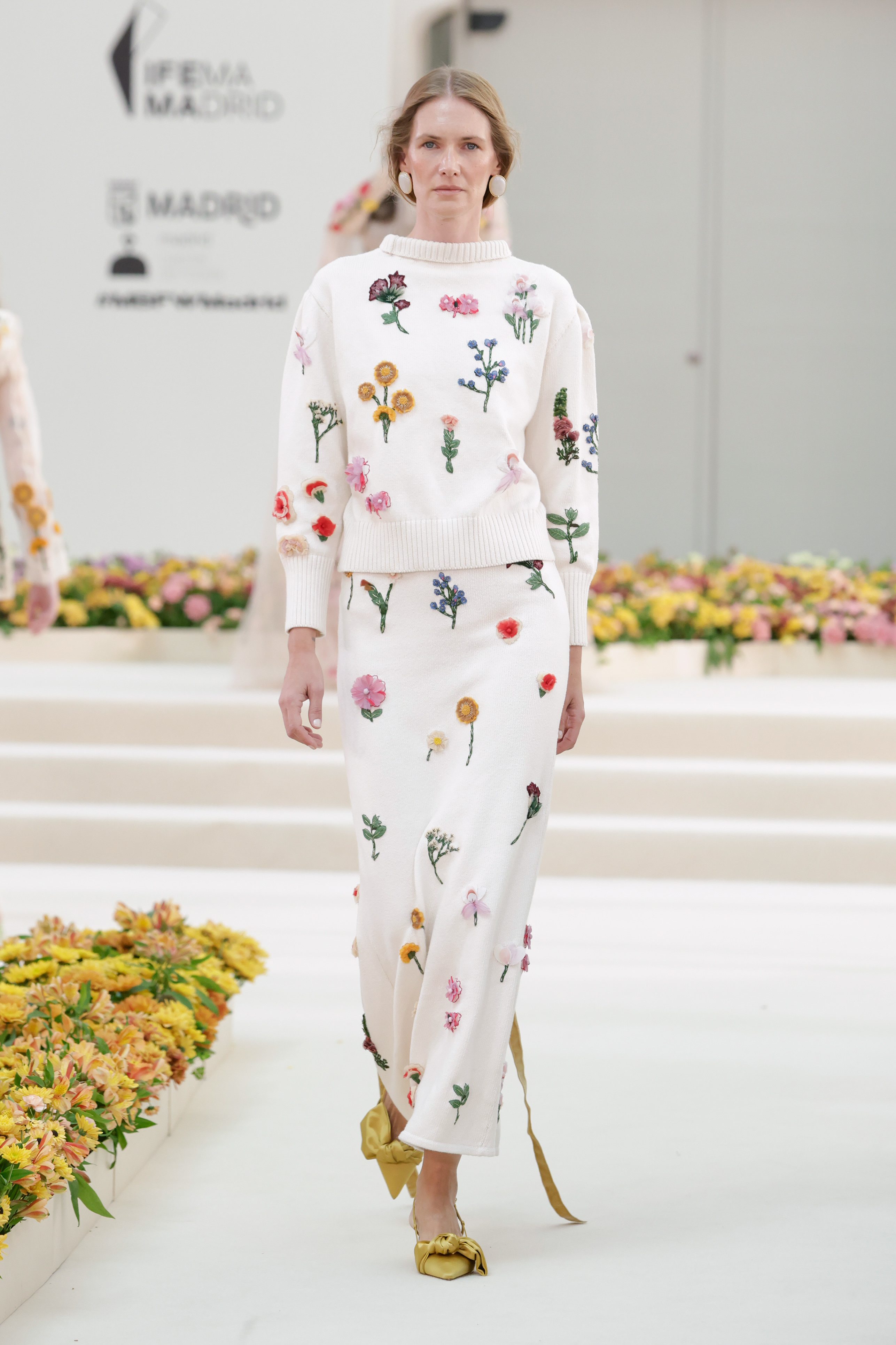 Mercedes-Benz Fashion Week Madrid: Celia B salta de Netflix a la pasarela, Agua Bendita imagina una falda digna de museo y Ágatha Ruiz de la Prada reconfigura los flecos