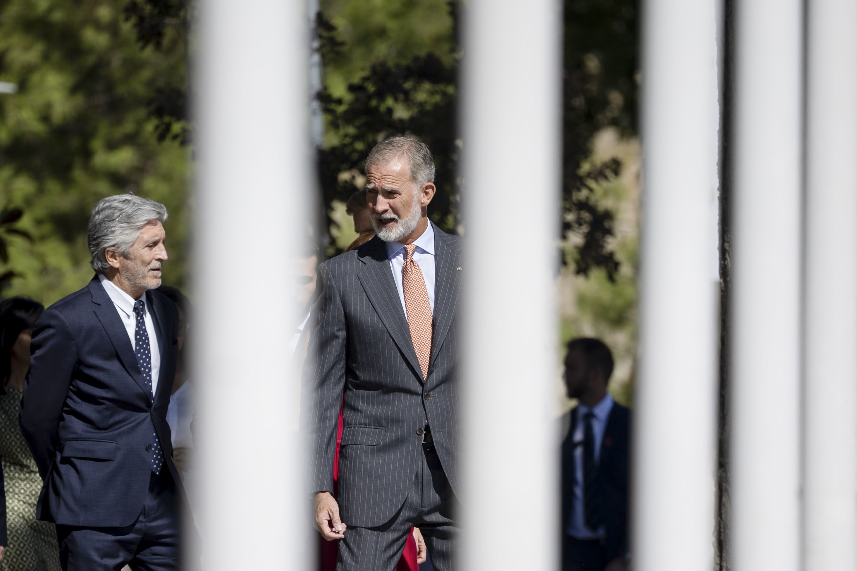 Felipe VI  y el ministro Grande-Marlaska en la apertura del curso de la Escuela Nacional de Protección Civil.