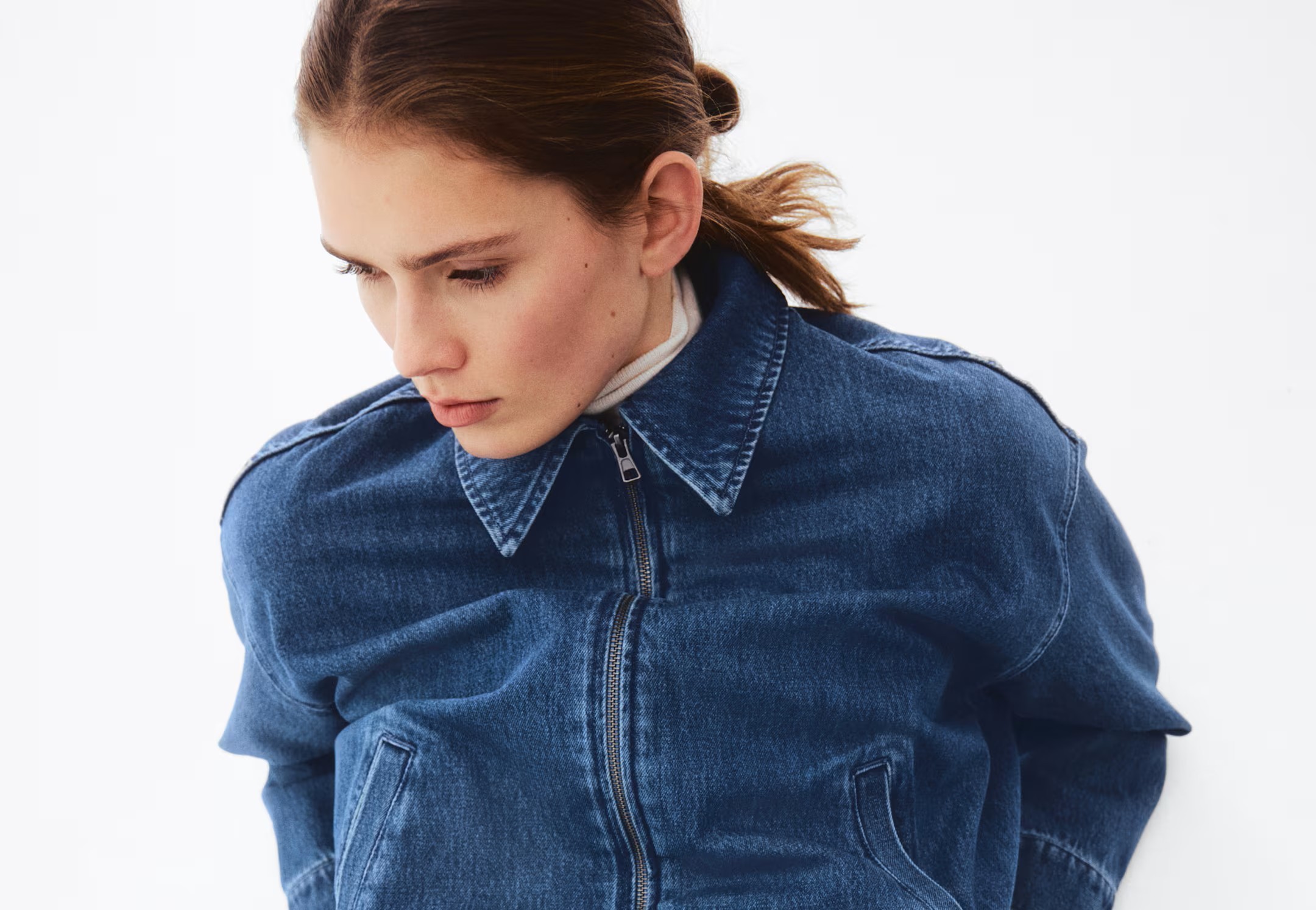 Adiós a lo ajustado: 9 chaquetas vaqueras oversize de El Corte Inglés y H&M cómodas y versátiles