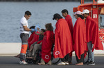 Tres muertos y un herido crítico en una neumática con 82 personas rescatada en Lanzarote