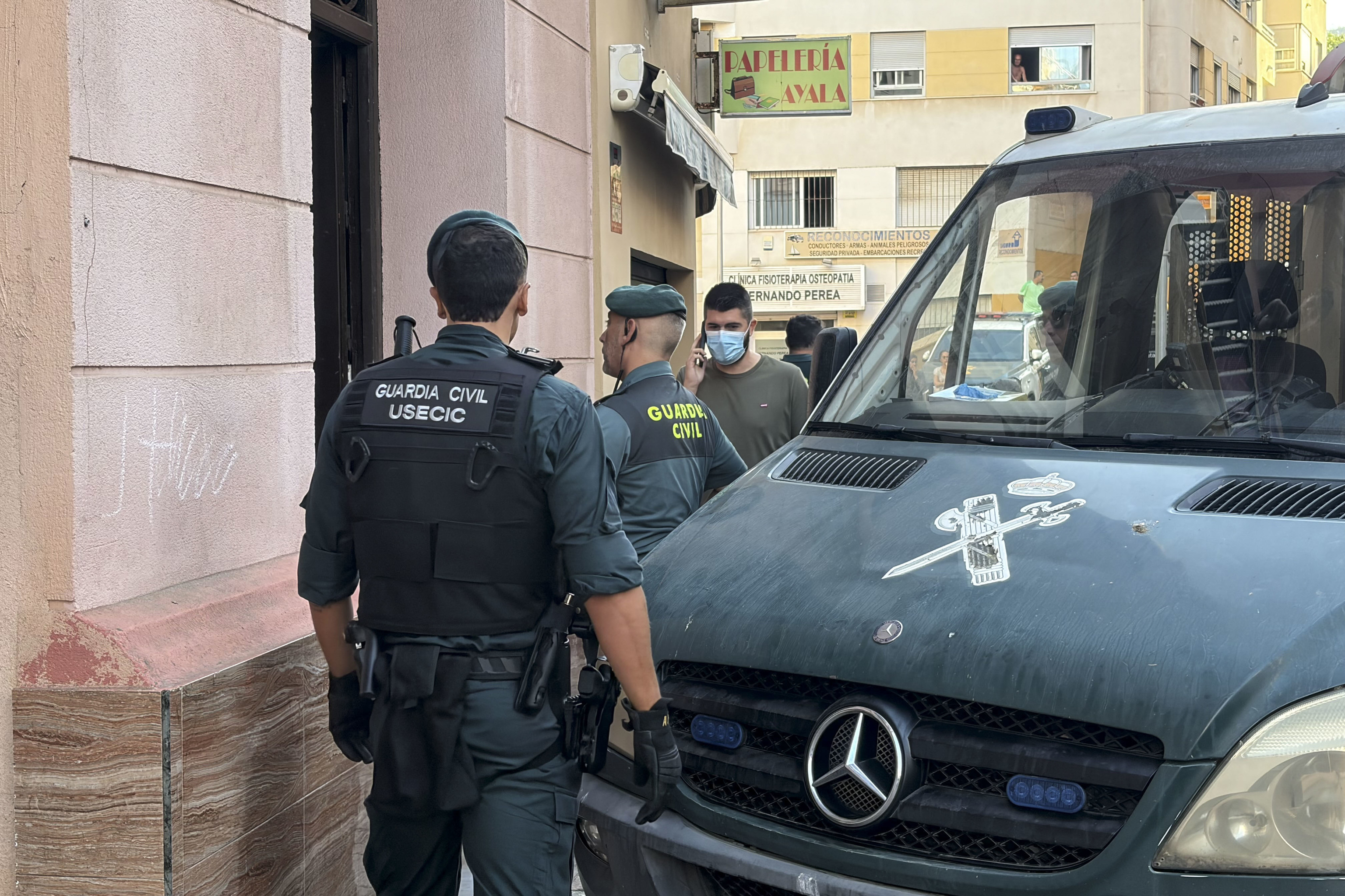 Operativo policial en Ceuta para desmantelar una "casa patera" con 24 inmigrantes en su interior