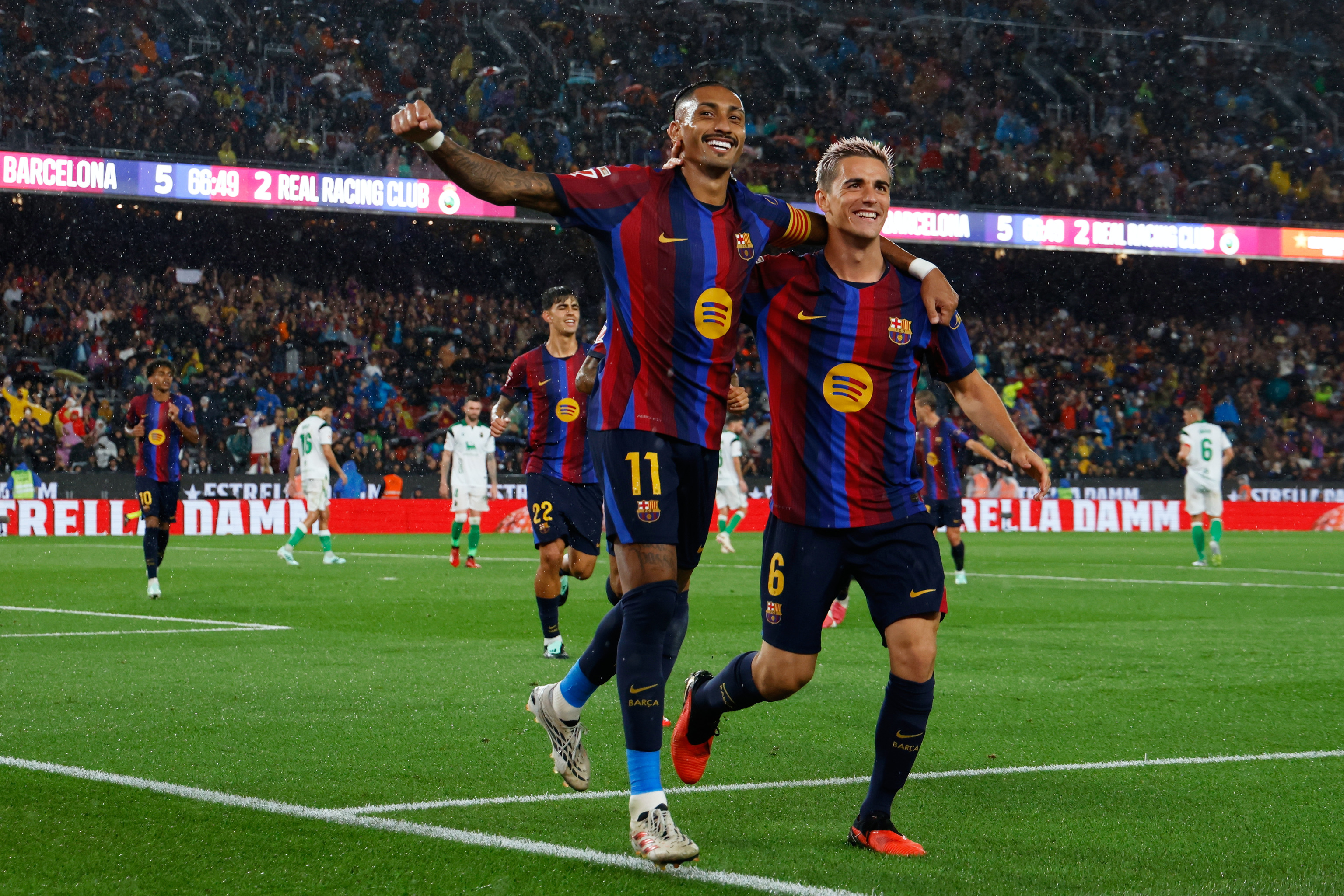 Siete goles al Racing en otro festival de un Barça imparable
