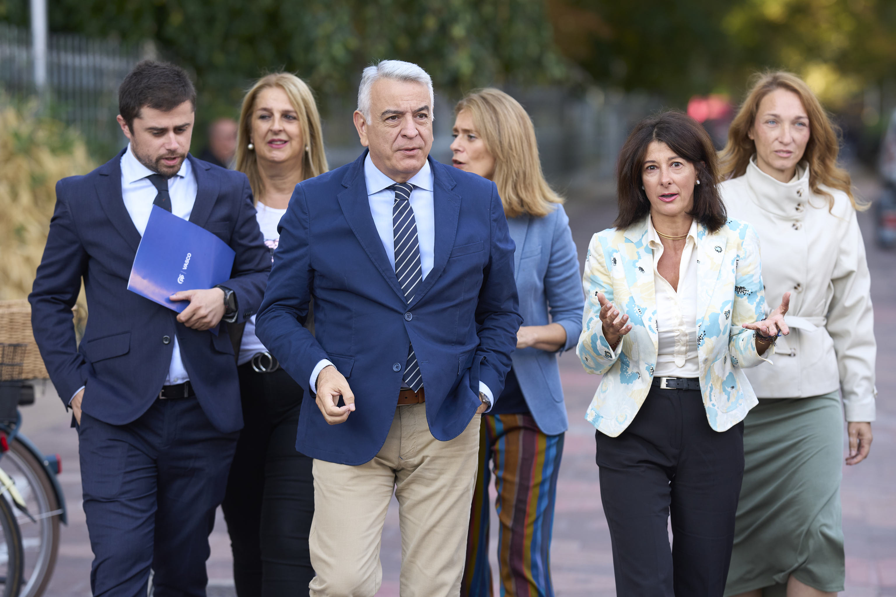De Andrés acusa al lehendakari de participar en la "exclusión" de los vascos no nacionalistas y le exige cesar a la consejera Pedrosa