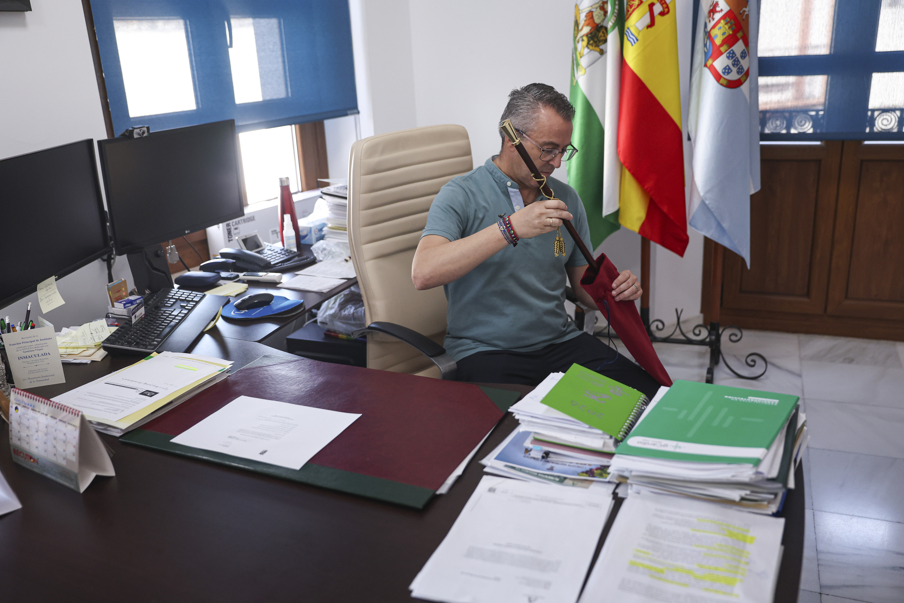 El alcalde, del PSOE, que lo deja para no ser mala persona: "A Óscar Puente (y a Tellado) le diría que no está ahí para faltar al respeto"
