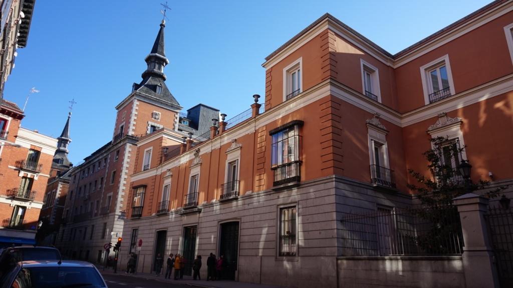 Del palacete de Armengol en Retiro al pisazo de 443 metros cuadrados de Yolanda Díaz: Ayuso recuerda la lista de viviendas oficiales del Gobierno de Sánchez