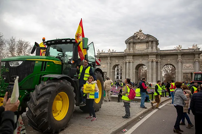 El campo se moviliza contra la subida "inasumible" del combustible y la "falta de respuesta" del Gobierno