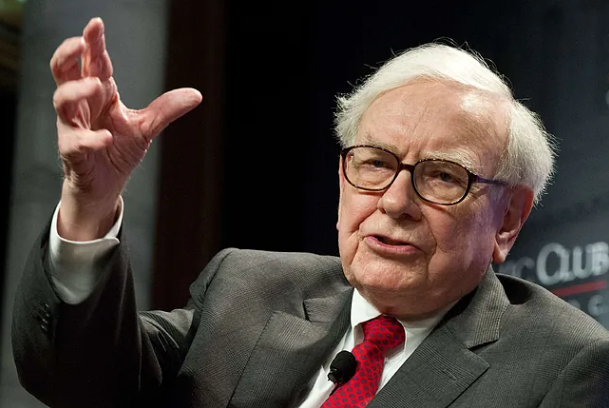 Warren Buffett deja la presidencia de Berkshire Hathaway más de 50 años en el cargo y cede el testigo a su hijo Howard