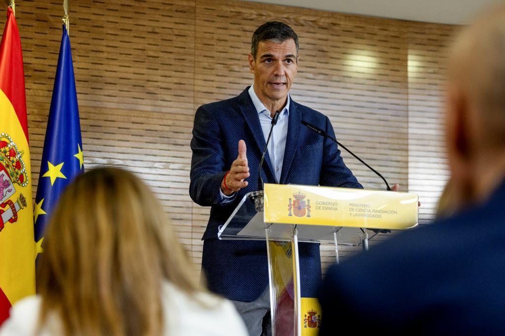 Sánchez busca el apoyo de las familias de clase media anunciando un tercer decreto contra las universidades privadas: más presencialidad y mejores condiciones para los docentes