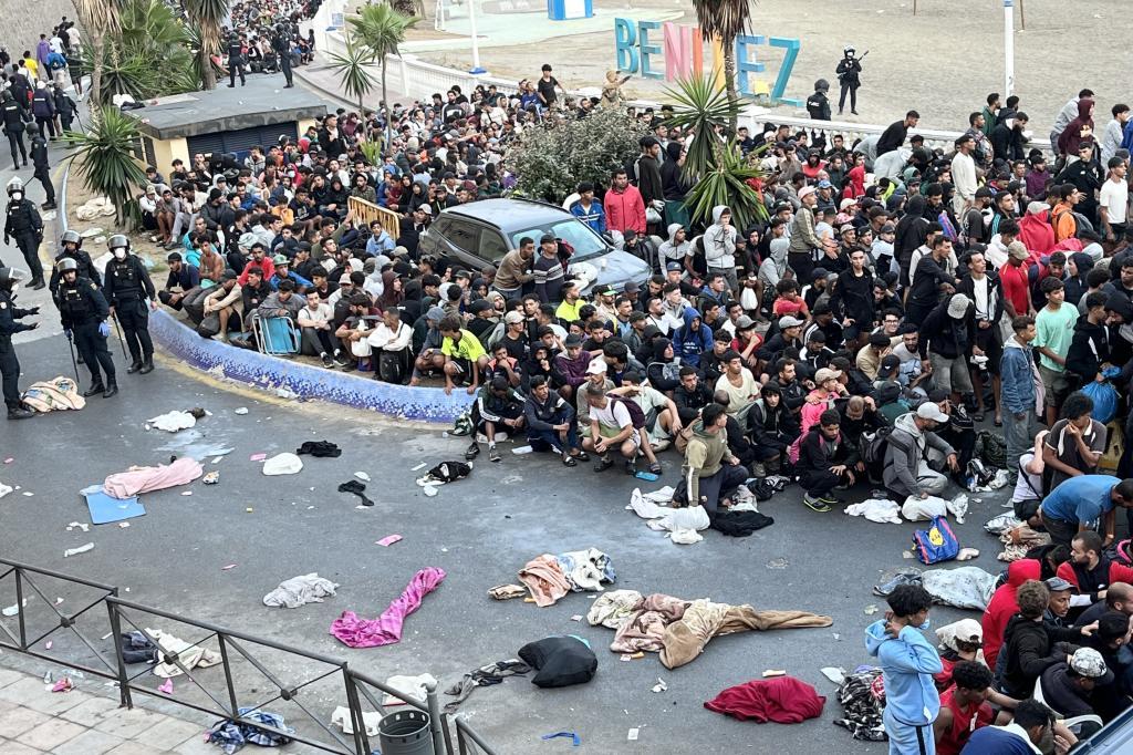 Fracaso en el intento de desalojo de las playas del Trampolín y Benítez, que siguen superpobladas: "Han salido de la nada"