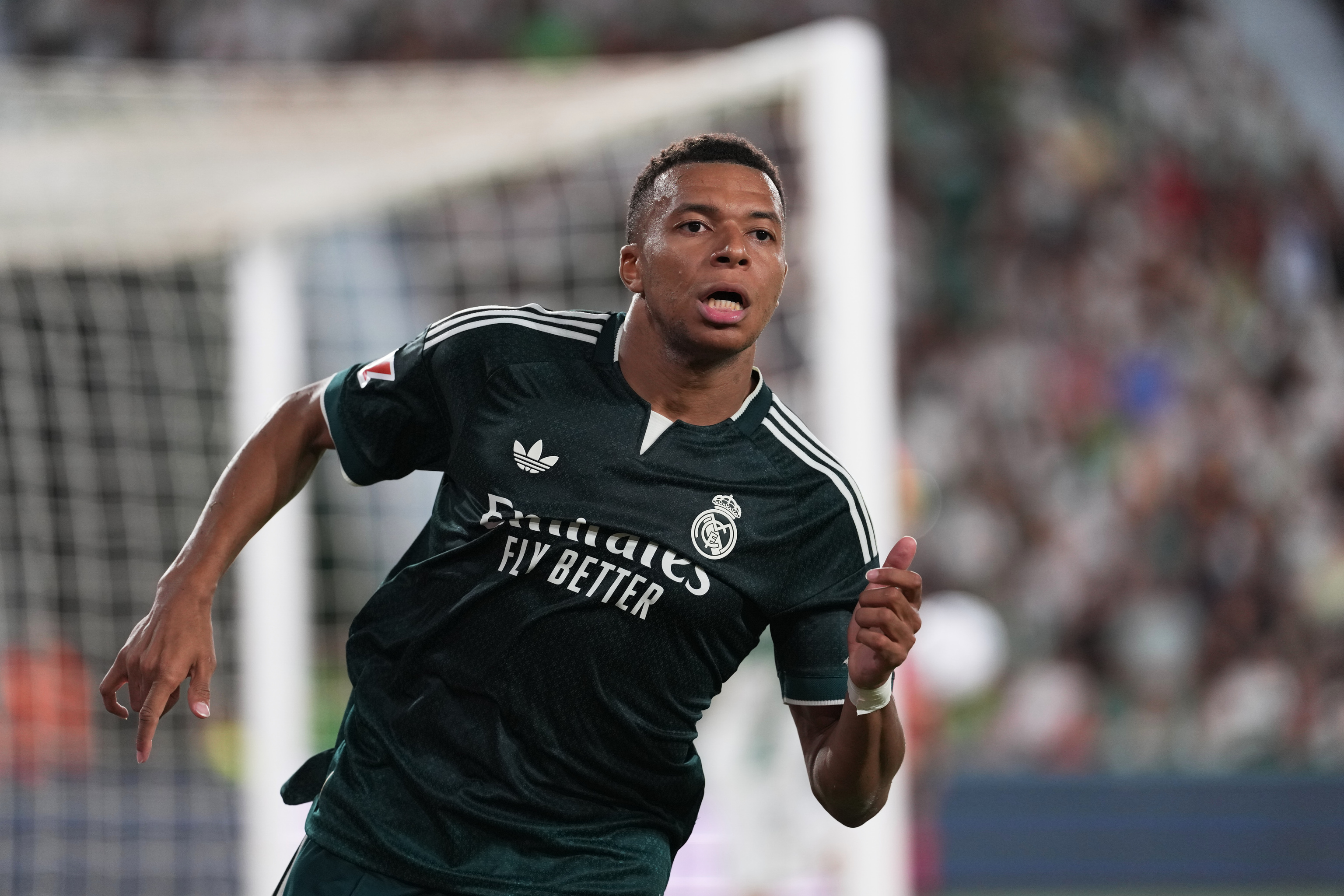 Kylian Mbappé deja Nike y firma con la marca suiza On