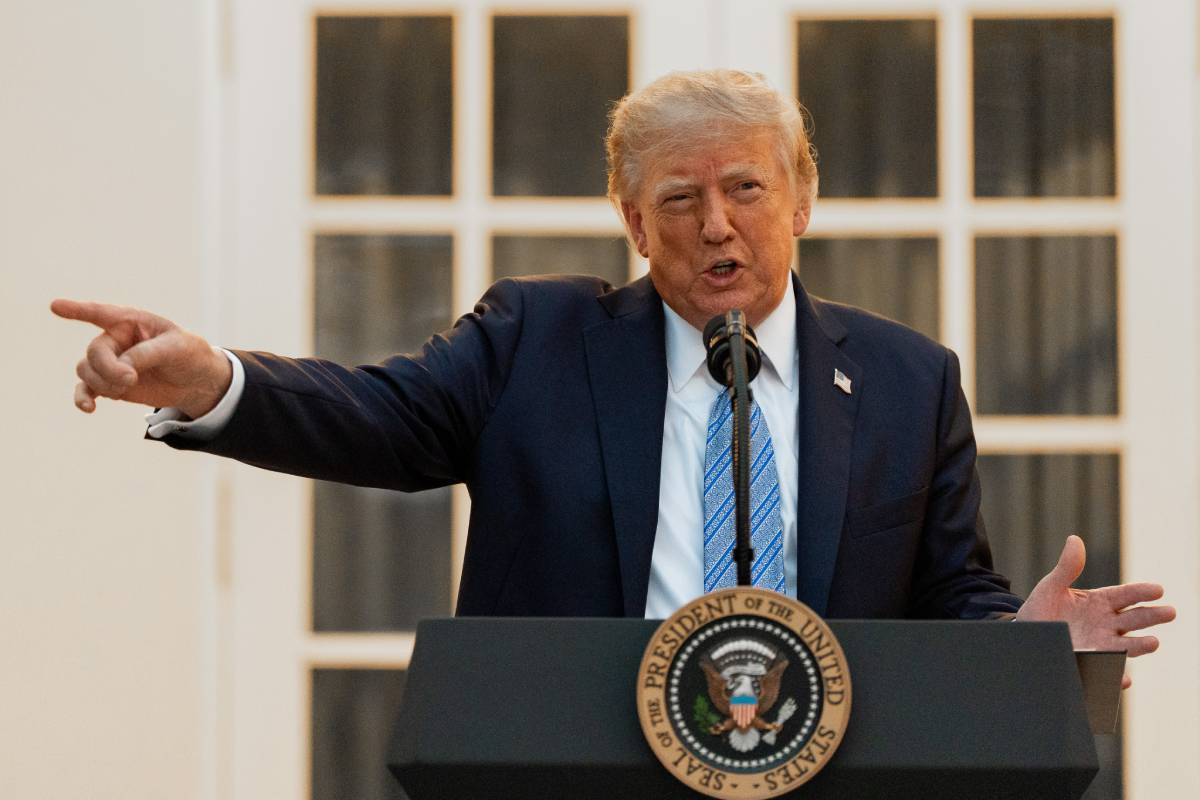 Trump veta de la Casa Blanca a los medios CNN, MSNOW y Politico, a los que acusa de mentir