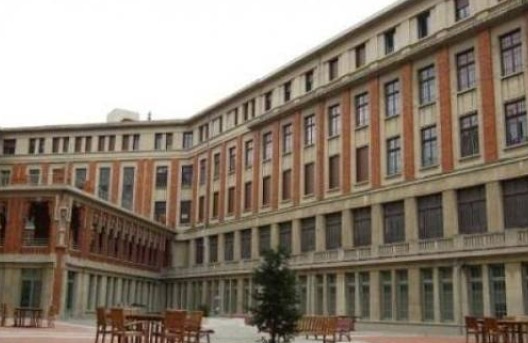 Muere una persona y siete resultan heridas en un incendio en una residencia de Pamplona