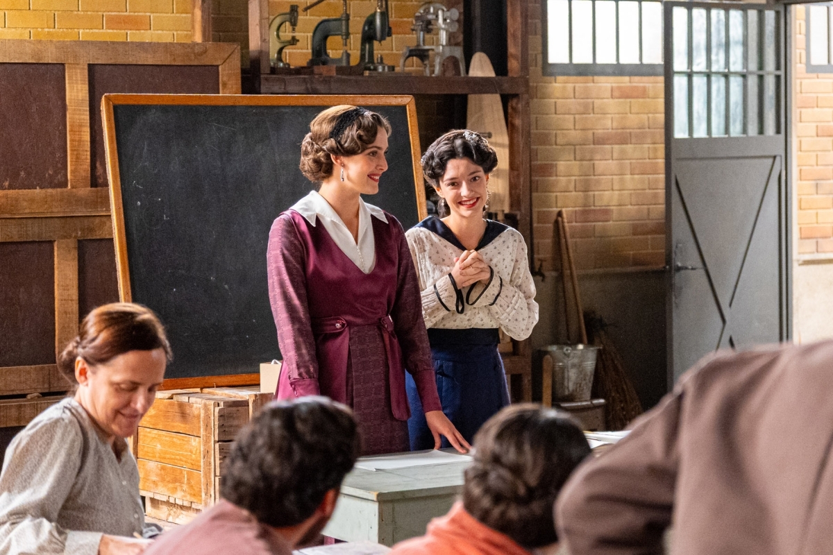 Avance de 'La Promesa', capítulo del miércoles 23 de septiembre: Ángela imparte su primera clase en el hangar