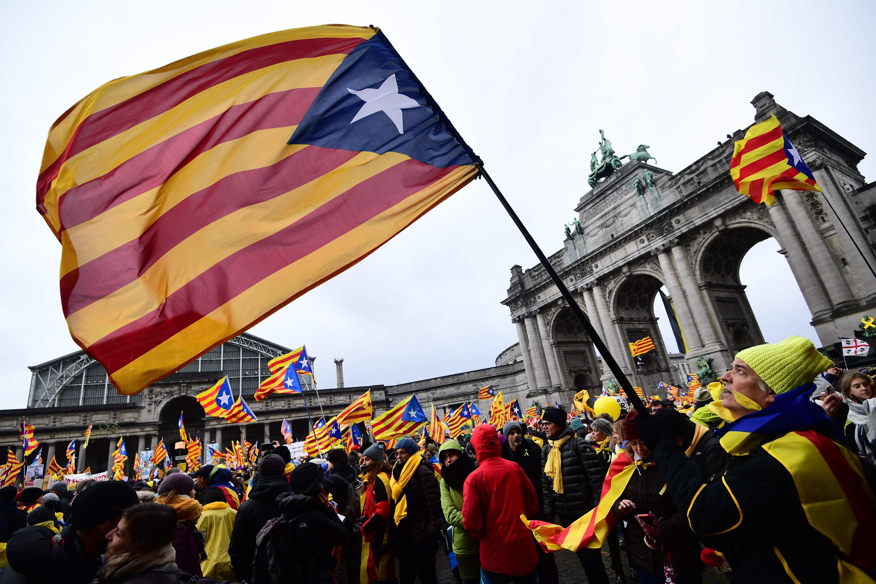 Queman una "estelada" colgada en un edificio del siglo XII protegido de Cadaqués