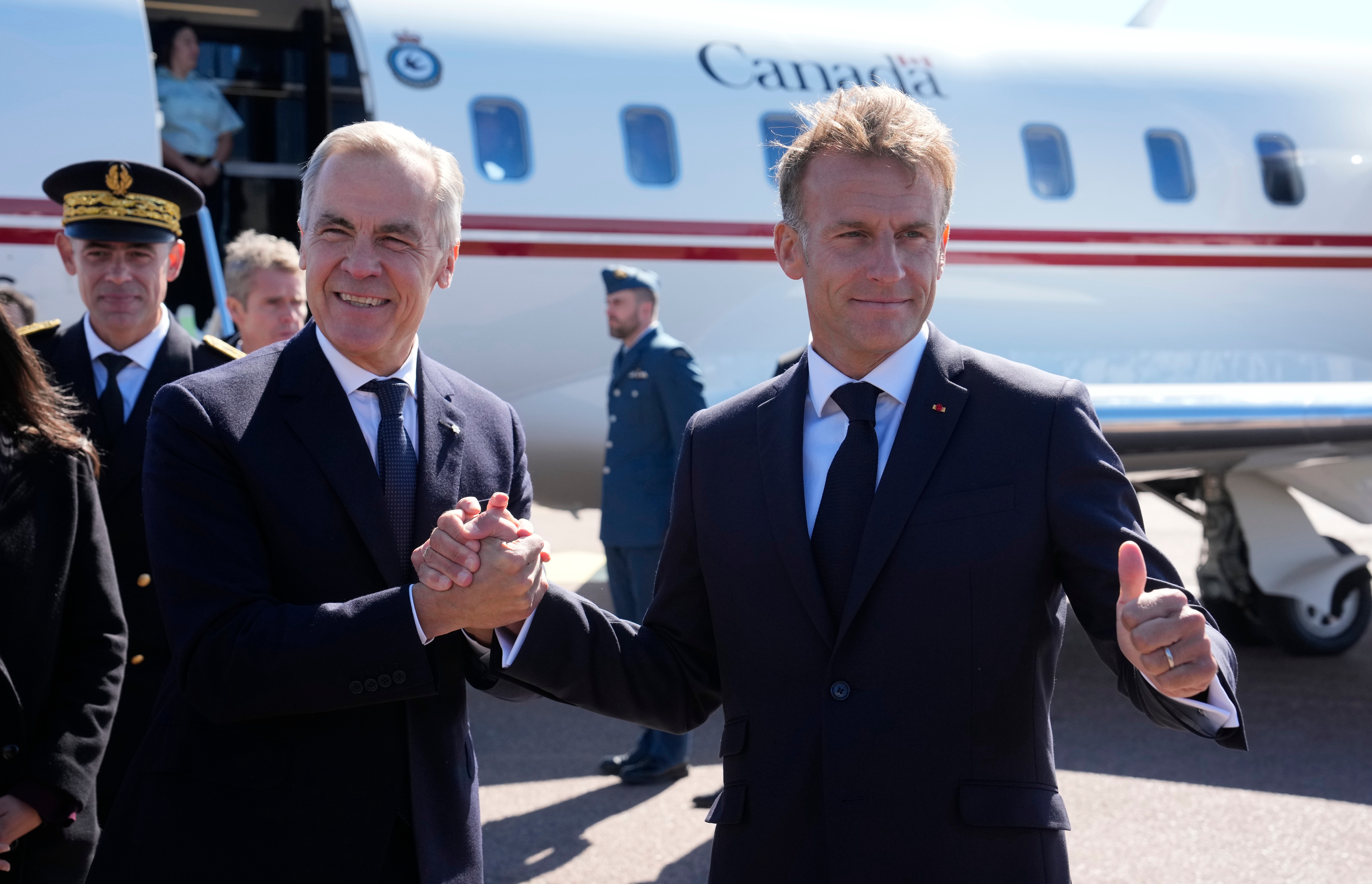 Emmanuel Macron y Mark Carney respaldan "la alianza de futuro" entre Canadá y la UE desde la única isla francesa en Norteamérica