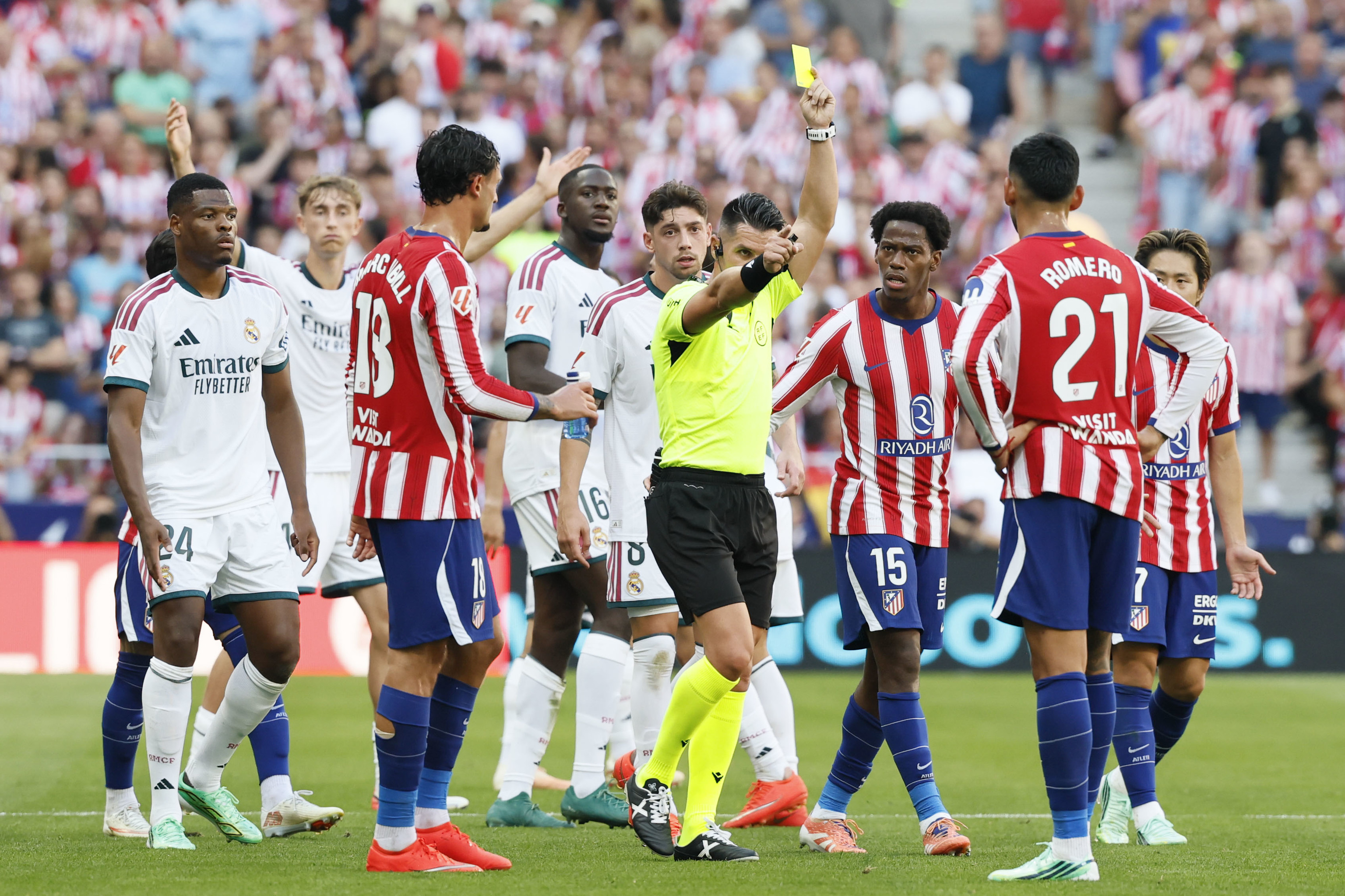 Un Real Madrid indigno y sin fútbol frente al escándalo arbitral