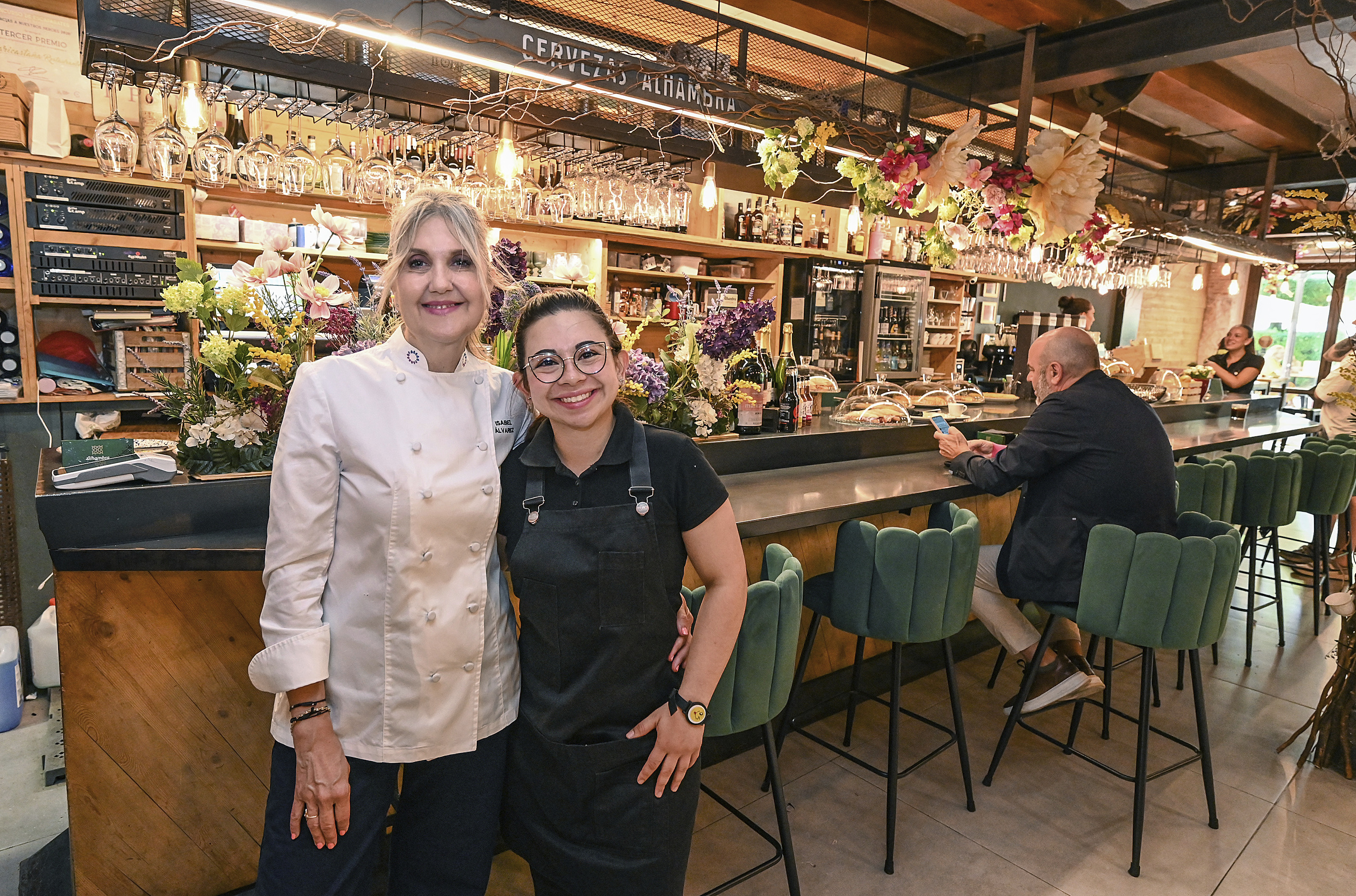Cuando Daniela encontró a Isabel o cómo una ingeniera química colombiana se abre paso como barista en España gracias a la ayuda de una reconocida chef