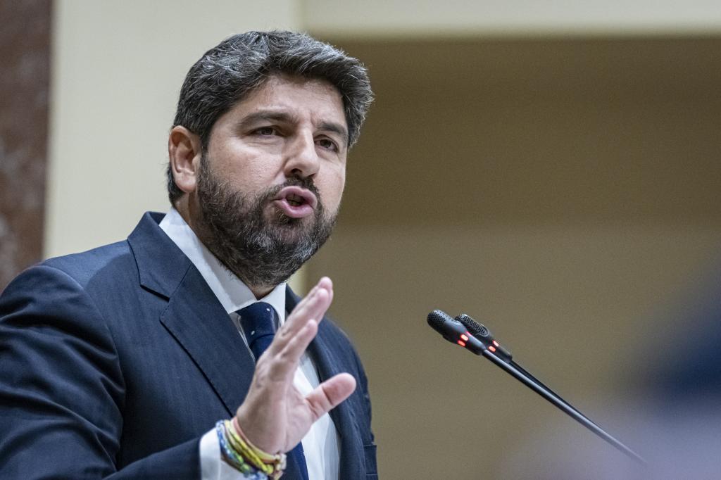 López Miras incrementa un 50% las ayudas a un sector agrario que anuncia movilizaciones "inmediatas" por toda España