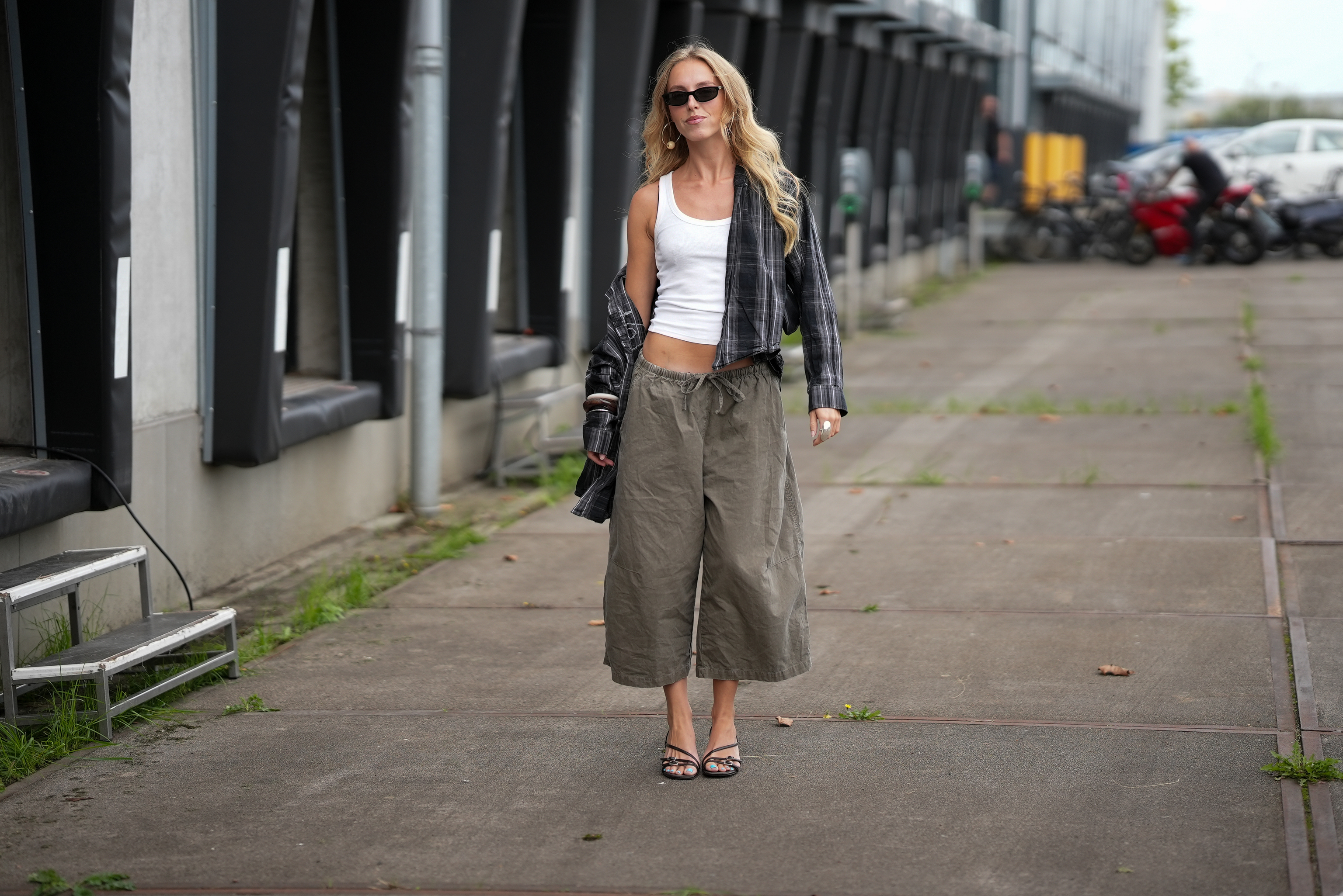 Las que saben de moda lo tienen claro: el pantalón culotte es el relevo de los vaqueros para quien busca un look de otoño cómodo y fácil de adaptar a cualquier plan