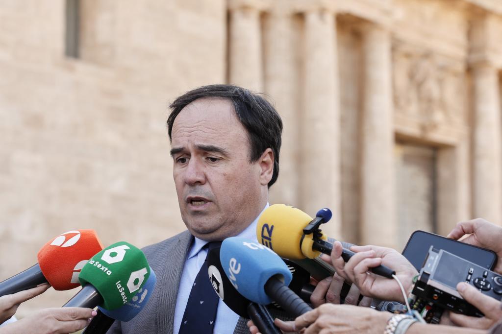 El PP valenciano se aferra a la candidatura de Llorca pese al silencio de Génova: "El paso del tiempo corre a su favor"