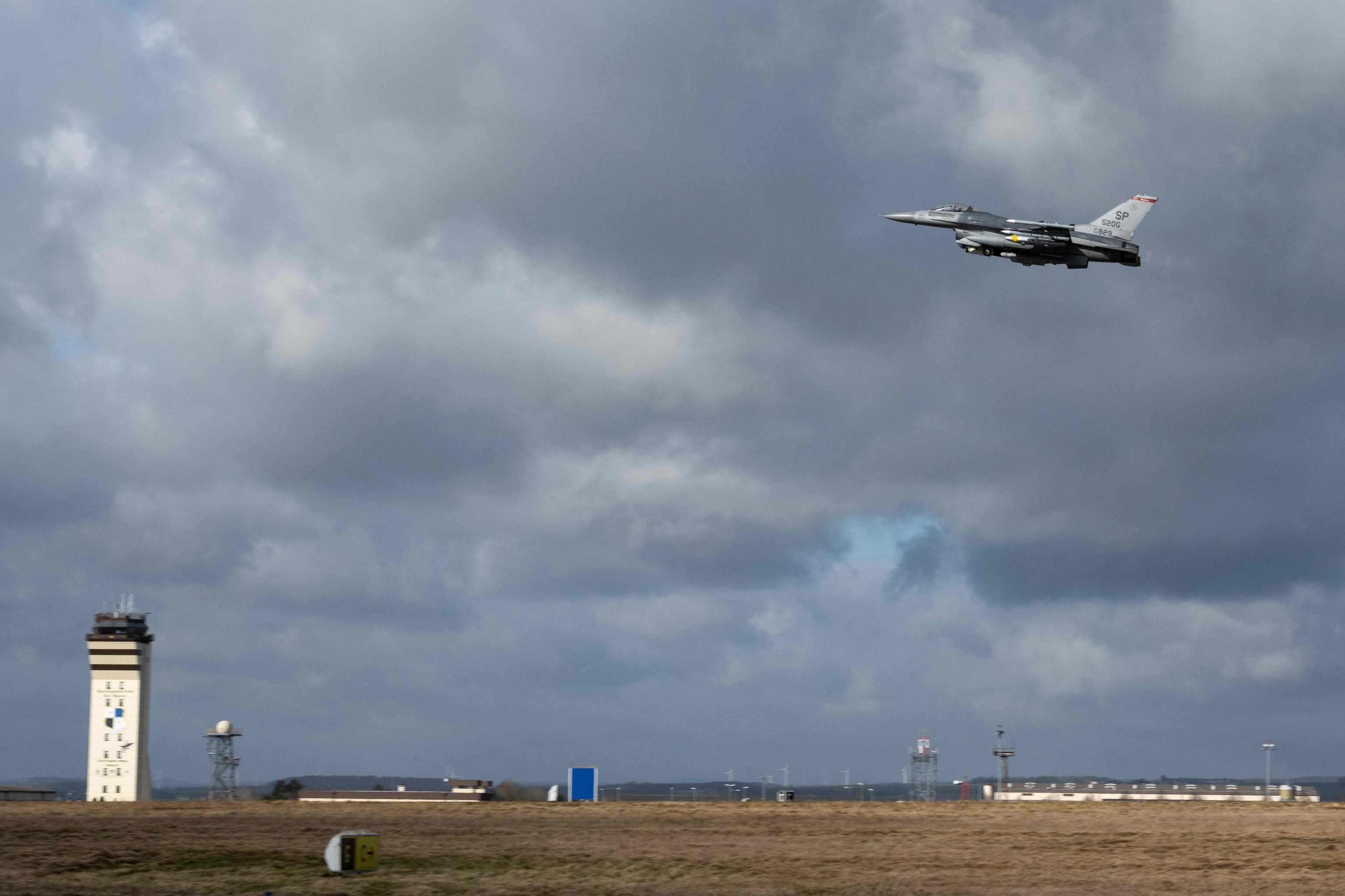 Un avión militar se estrella cerca de la base aérea estadounidense de Spangdahlem, en Alemania, y deja un herido