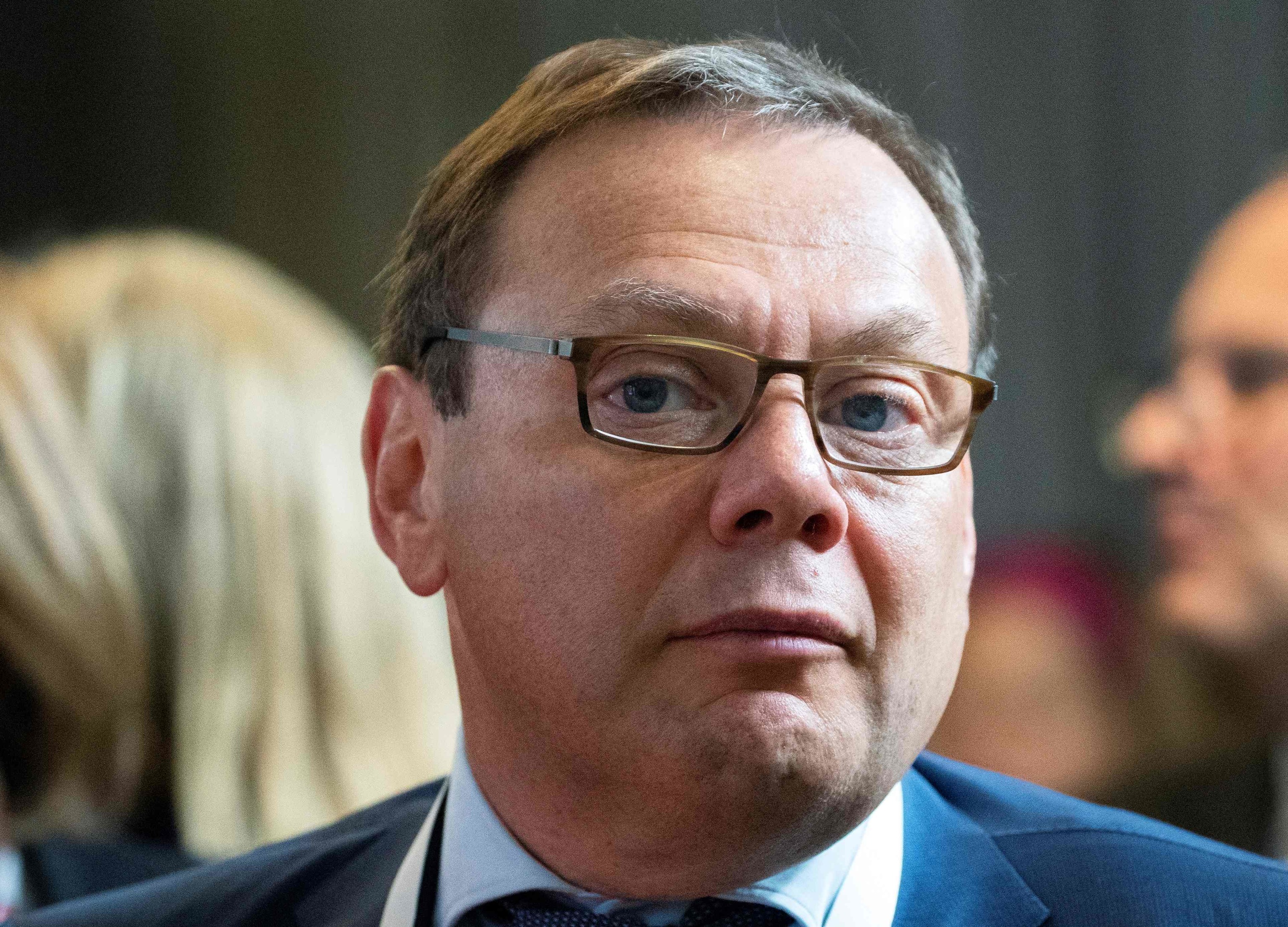 La UE saca de su lista negra a los oligarcas rusos Usmanov y Fridman